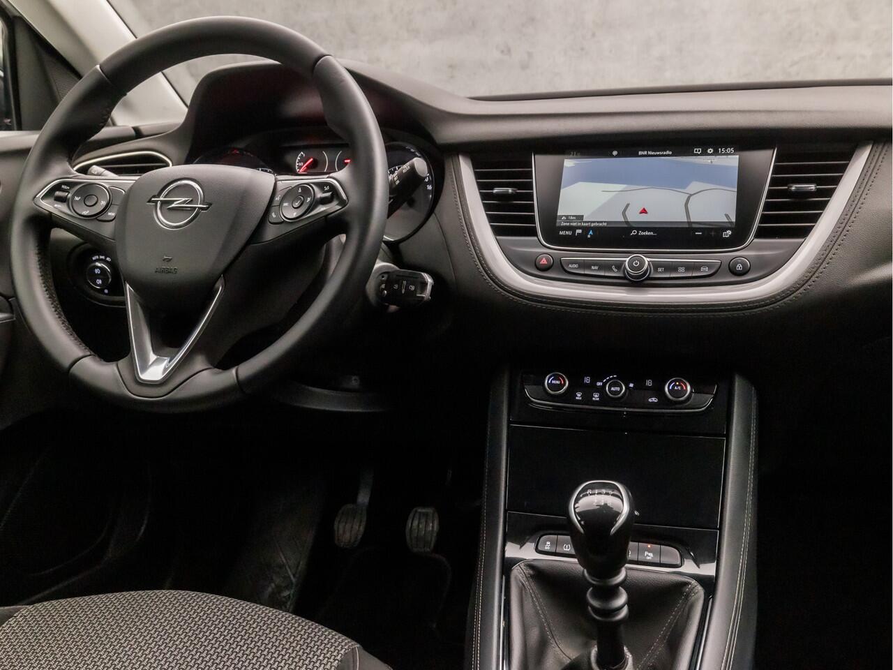 Opel Grandland X 1.2 Turbo Sport (APPLE CARPLAY, GROOT NAVI, CAMERA, CLIMATE, TREKHAAK, SPORTSTOELEN, LED KOPLAMPEN, CRUISE, NIEUWE APK, NIEUWSTAAT)