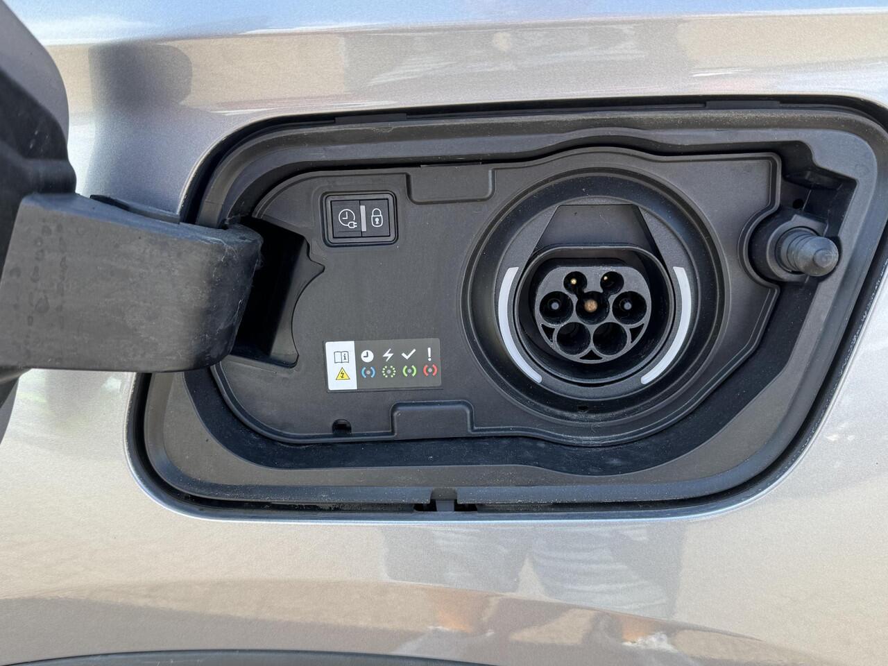 Opel Grandland X 1.6 Turbo Hybrid Innovation 225 pk Hybrid automaat | Afneembare trekhaak | Climate | Carplay | Camera | all season | 2x lader