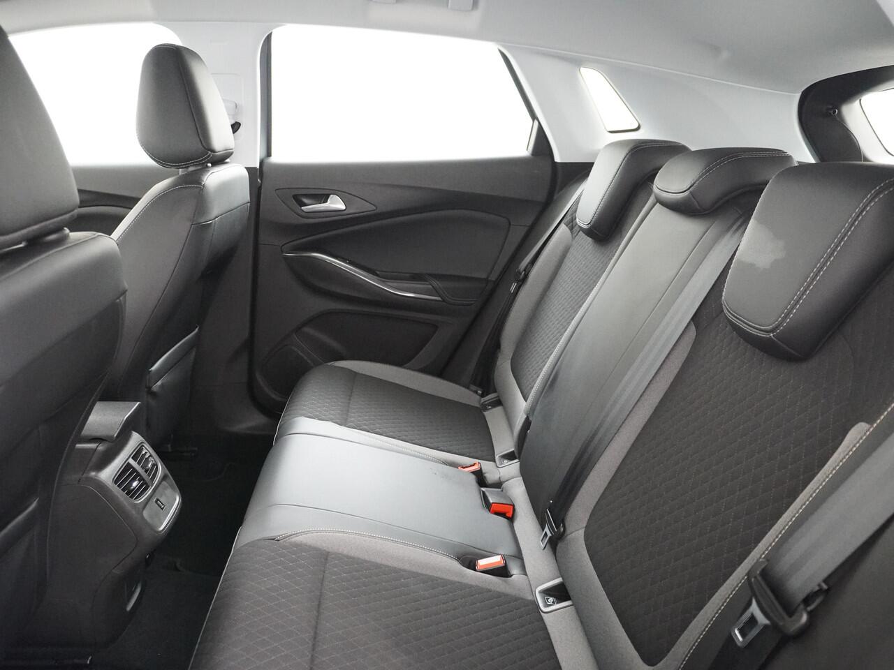 Opel Grandland X T 131pk 360°Camera Navi Apple Carplay Android Auto Bluetooth Cruise Control Pdc Dab Ecc Isofix Mistlampen Blindspot Lane-departure Bordherkenning Licht-/Zichtpakket Led Lmv Origineel Nederlandse Auto