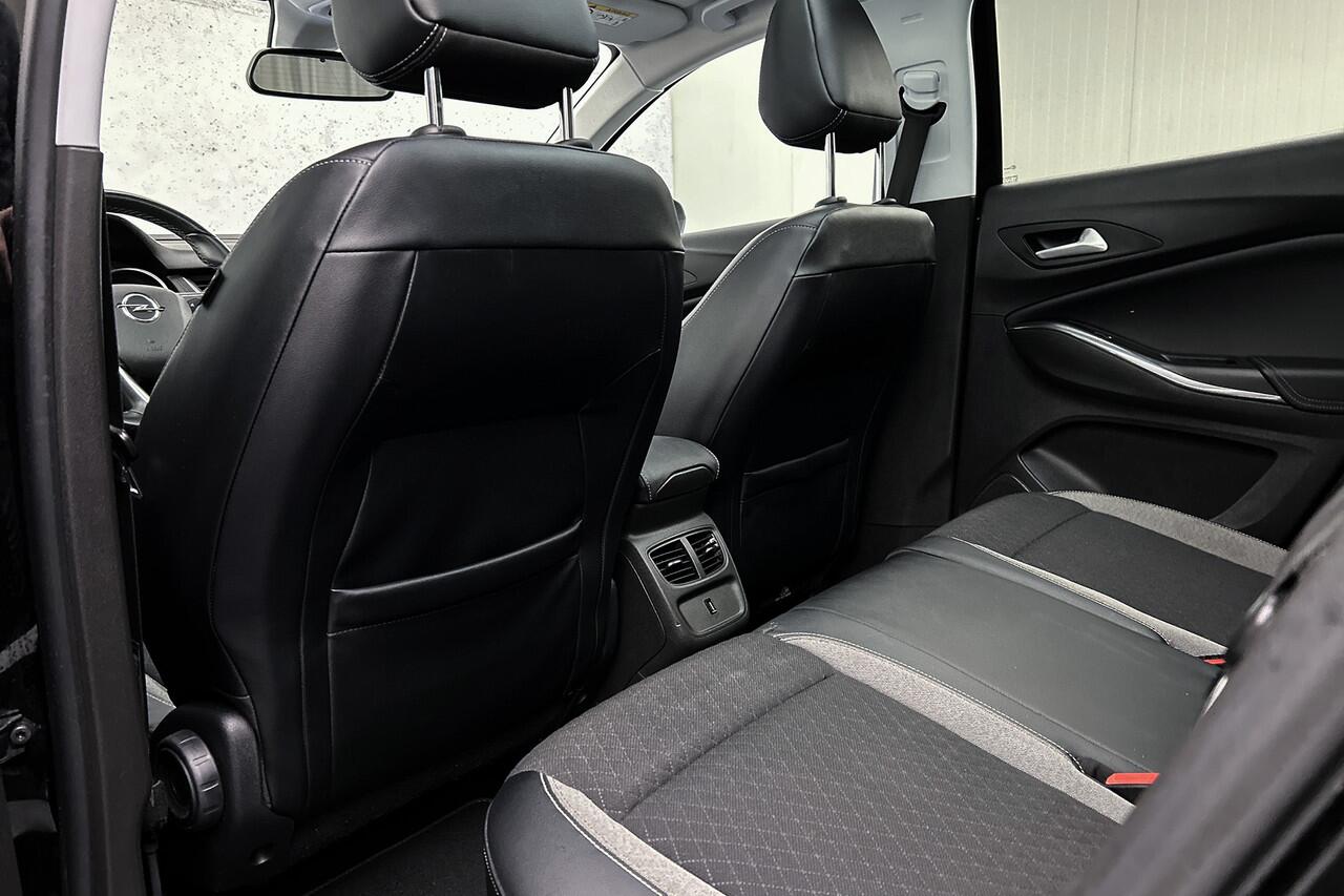 Opel Grandland X 1.6 Turbo Business Executive | Apple Carplay | LED koplampen | Panoramadak | Parkeersensoren