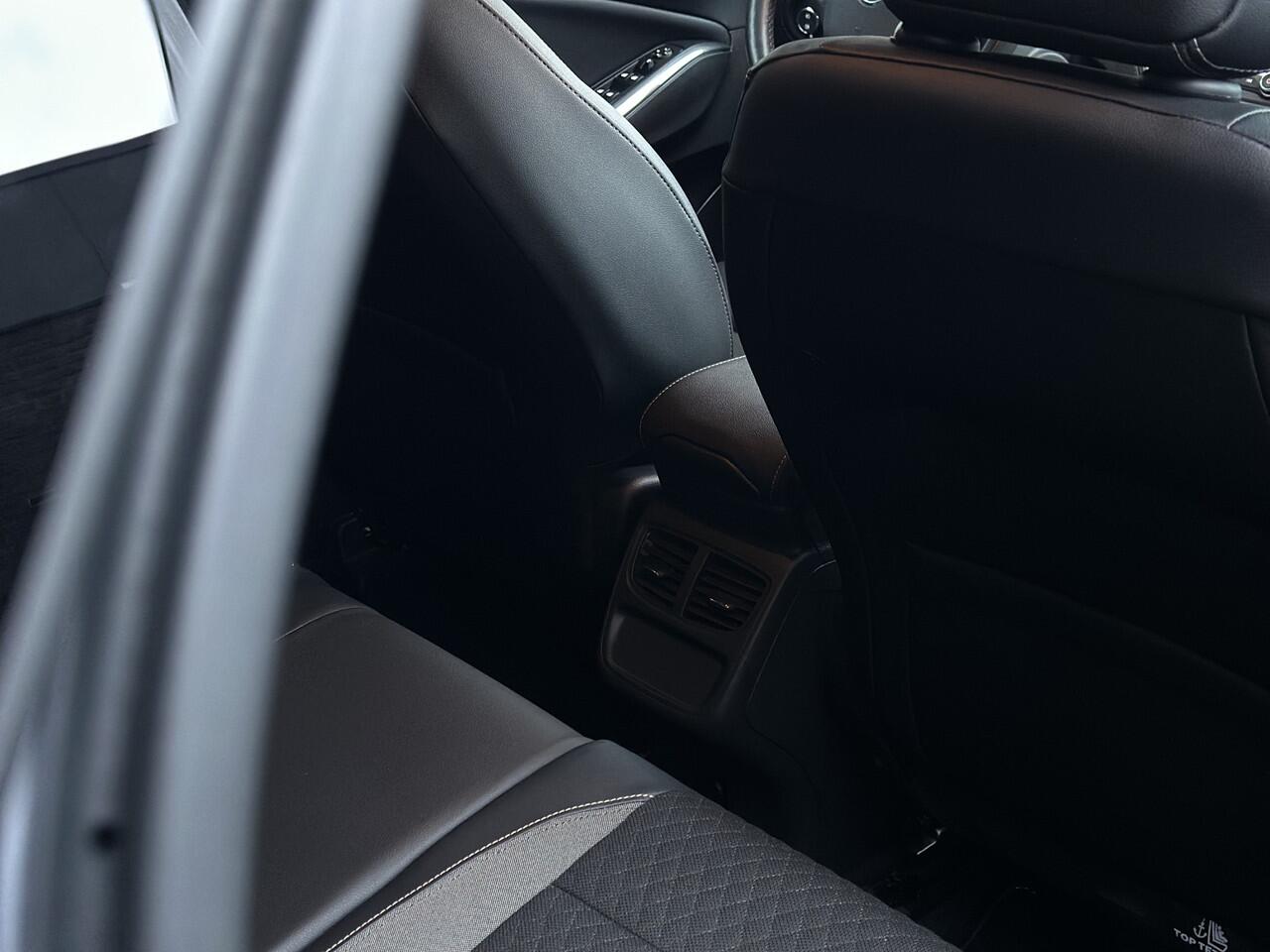 Opel Grandland X 1.2 Turbo Business Edition Trekhaak/Winterpaket/All season.