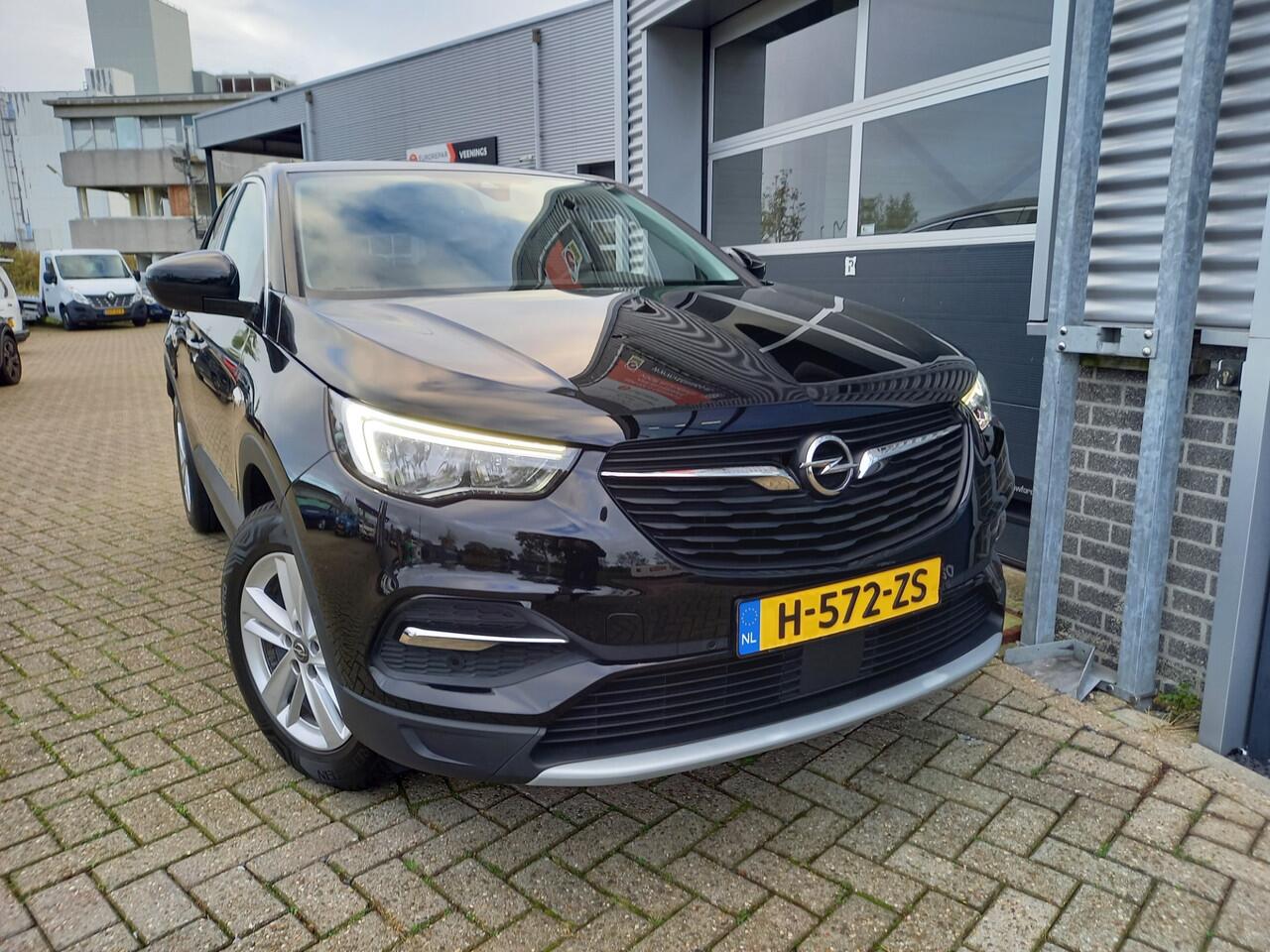 Opel Grandland X 1.2 Turbo Business Executive - CAMERA - TREKHAAK - PDC - CARPLAY / ANDROID - CLIMA - CRUISE - NL AUTO