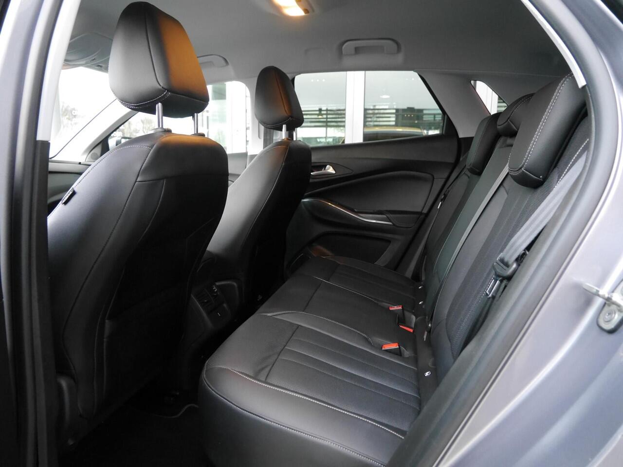 Opel Grandland X 1.6 Turbo Hybrid Business Executive | Stoelverwarming en ventilatie | 225 PK | 19 inch lichtmetalen velgen | Lederen bekleding | Parkeersensoren v+a | Elektrisch verstelbare bestuurdersstoel