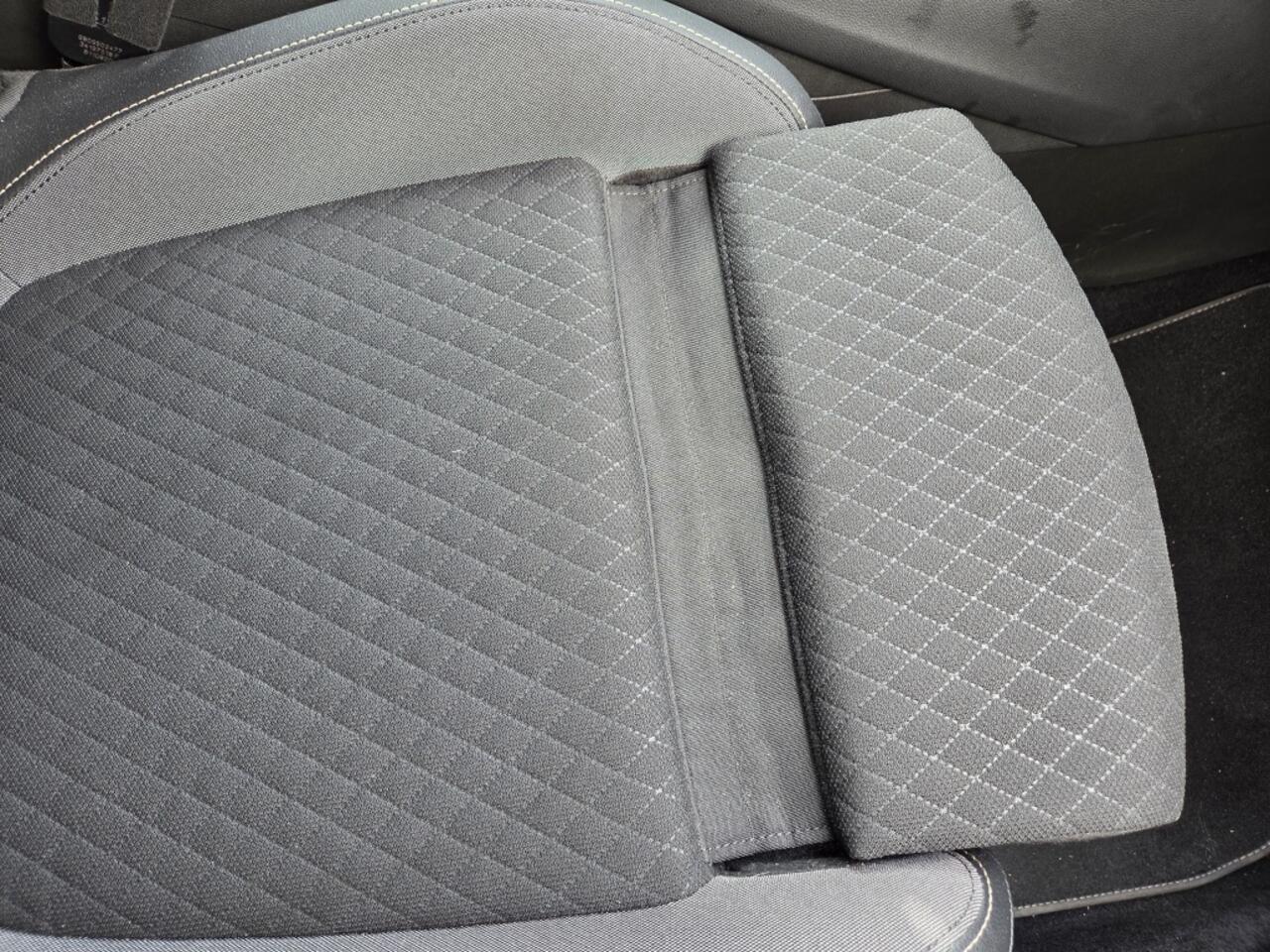 Opel Grandland X 130 PK Turbo Business Executive | Stoel/Stuurverwarming | Comfor