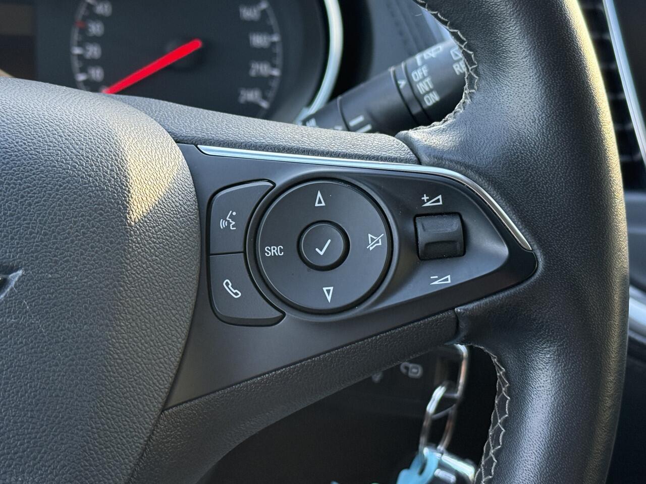 Opel Grandland X BWJ 11-2020 | 1.2T 131PK Bus Executive | TREKHAAK | CLIMA | NAVI | LEDER/STOF | SPORTSTOELEN | PDC 2X | CARPLAY |