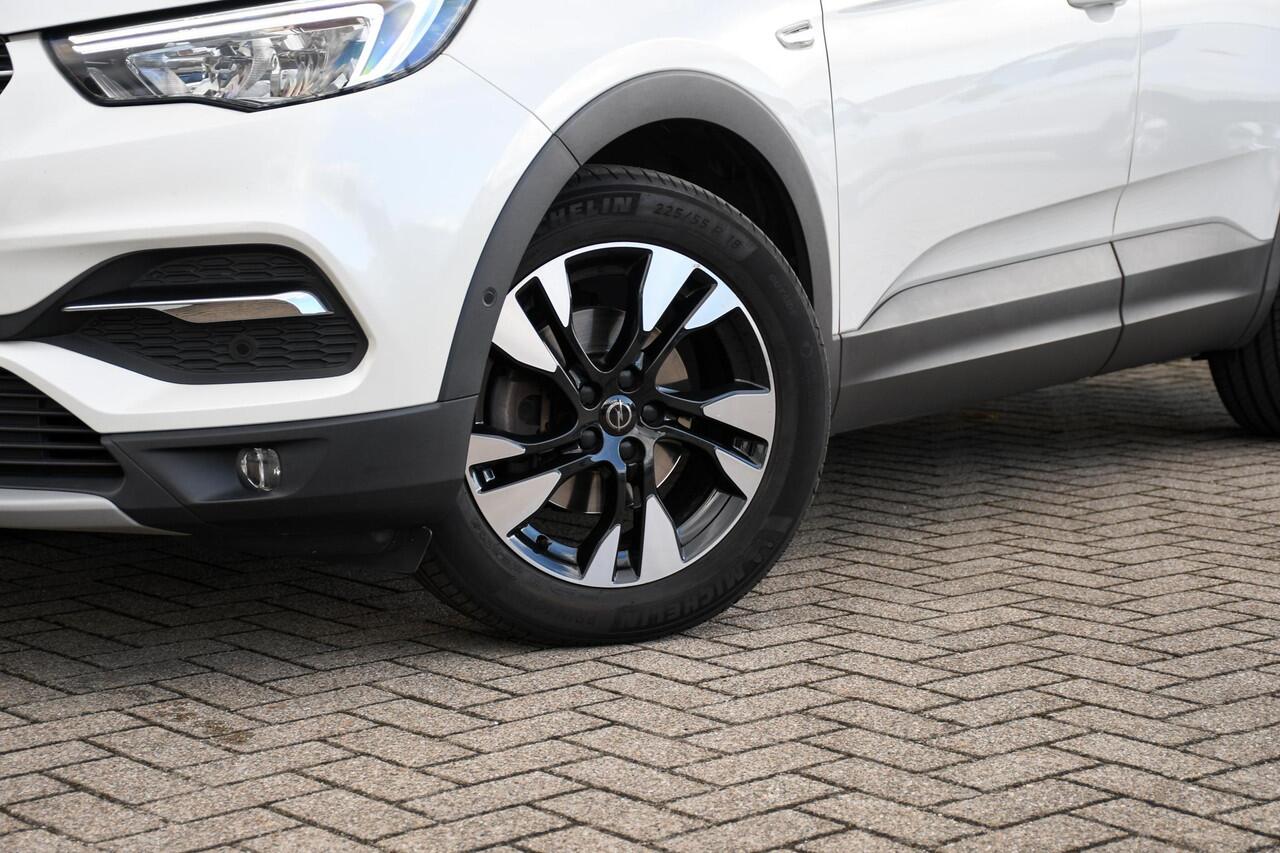 Opel Grandland X Innovation 1.2 Turbo 130pk ADAPT. CC/ 18''LM/ CAM.