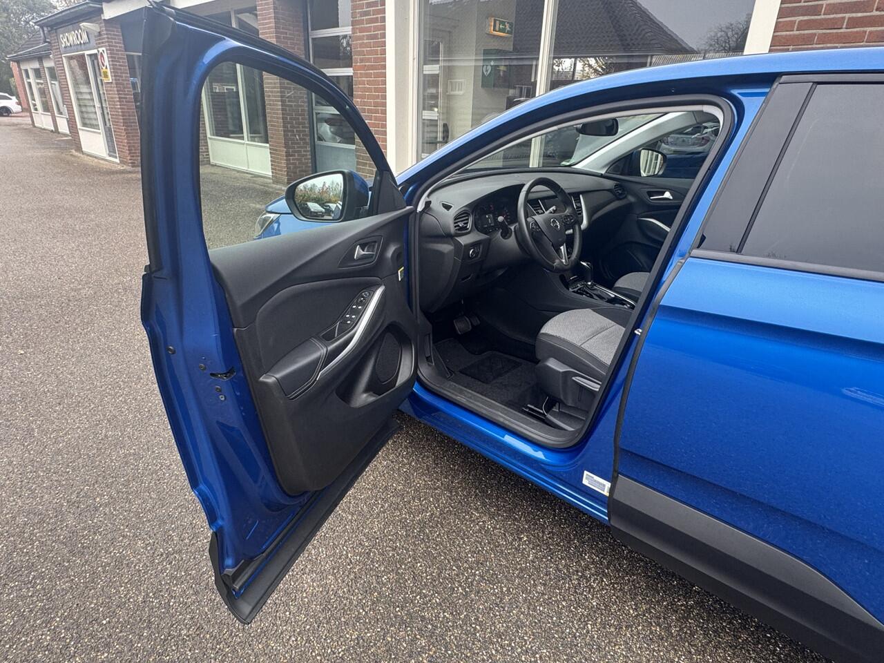 Opel Grandland X 1.2 Turbo Edition Automaat, 130 Pk, Airco/ECC, Panorama dak, Trekhaak,