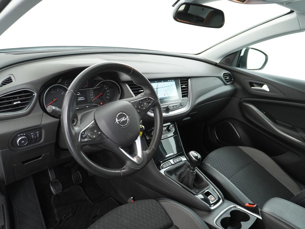Opel Grandland X T131PK Apple Carplay Android Auto AGR-Comfortstoel Camera Navi Ecc Cruise Control Pdc DAB+ Regen-Lichtsensor Lane Assist Led Verkeersbord detectie Bluetooth Privacy Glas Lmv 17" Elegance 1e Eigenaar Origineel Nederlandse auto Euro 6