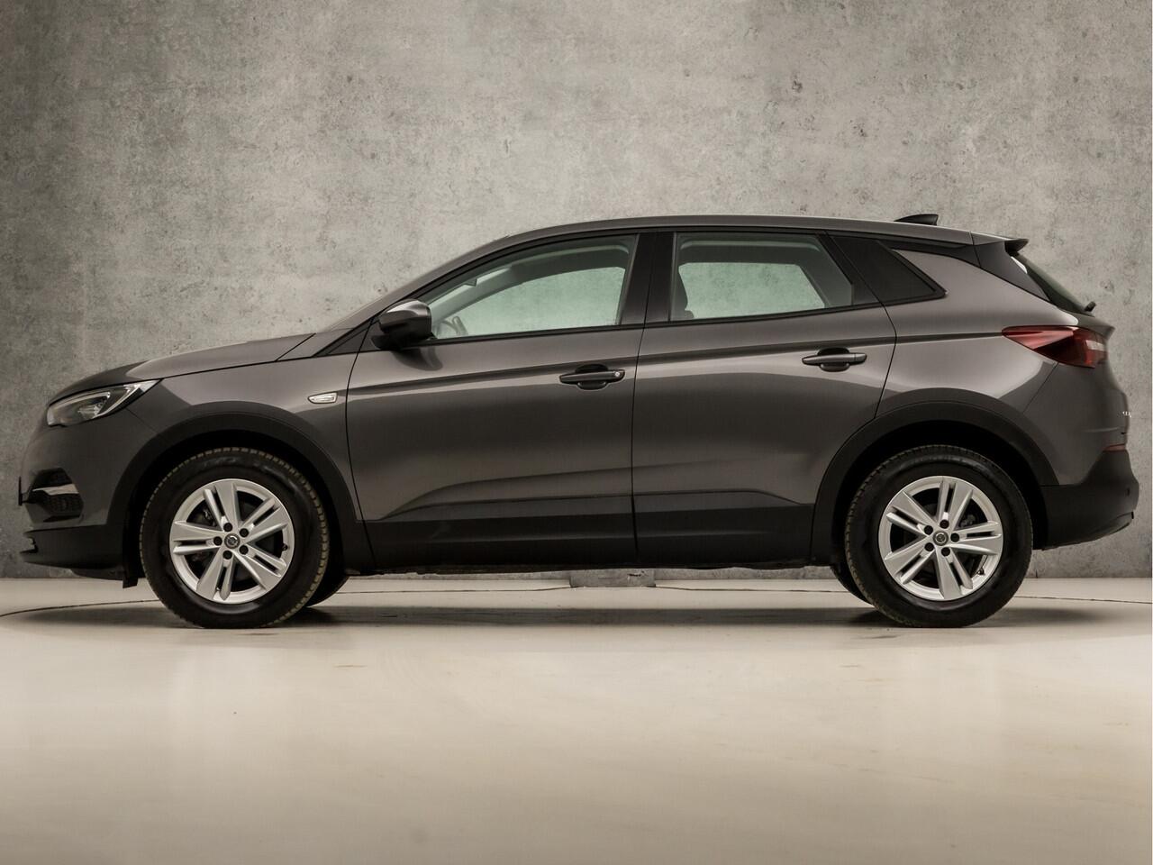 Opel Grandland X 1.2 Turbo Sport Automaat (APPLE CARPLAY, GROOT NAVI, CRUISE, PARKEERSENSOREN, SPORTSTOELEN, LED KOPLAMPEN, LM VELGEN, LANE ASSIST, NIEUWSTAAT)