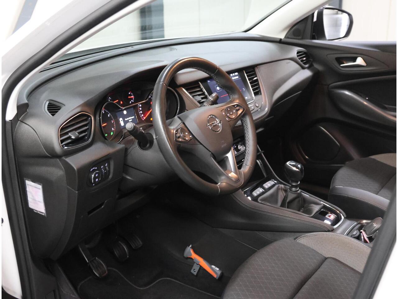 Opel Grandland X 130PK Innovation | 1ste eigenaar | AppleCarPlay/AndroidAuto | Trekhaak | Camera | LEER/Stof | AGR Bestuurdersstoel | Dodehoekdetectie | Navigatie | LED lampen | Isofix | Privacy Glass | Elektrische Klep |