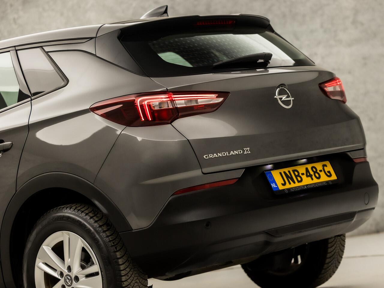 Opel Grandland X 1.2 Turbo Sport Automaat (APPLE CARPLAY, GROOT NAVI, CRUISE, PARKEERSENSOREN, SPORTSTOELEN, LED KOPLAMPEN, LM VELGEN, LANE ASSIST, NIEUWSTAAT)