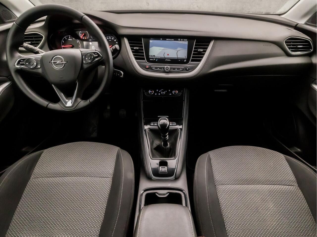 Opel Grandland X 1.2 Turbo Sport (APPLE CARPLAY, GROOT NAVI, CAMERA, CLIMATE, TREKHAAK, SPORTSTOELEN, LED KOPLAMPEN, CRUISE, NIEUWE APK, NIEUWSTAAT)