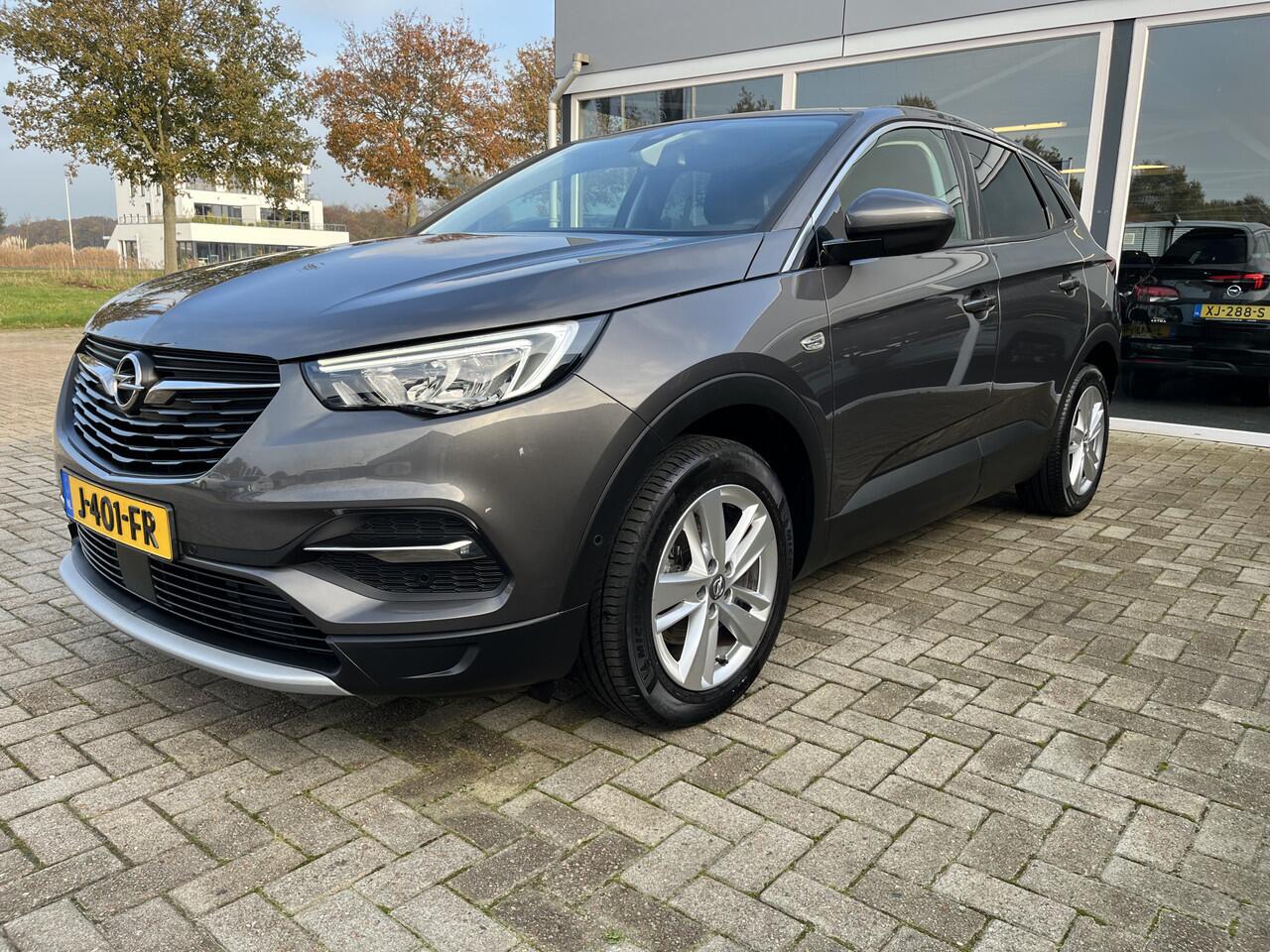 Opel Grandland X 1.2 Turbo Business Executive 50% deal 7.475,- ACTIE Trekhaak / Carplay / Clima / Cruise / Keyless