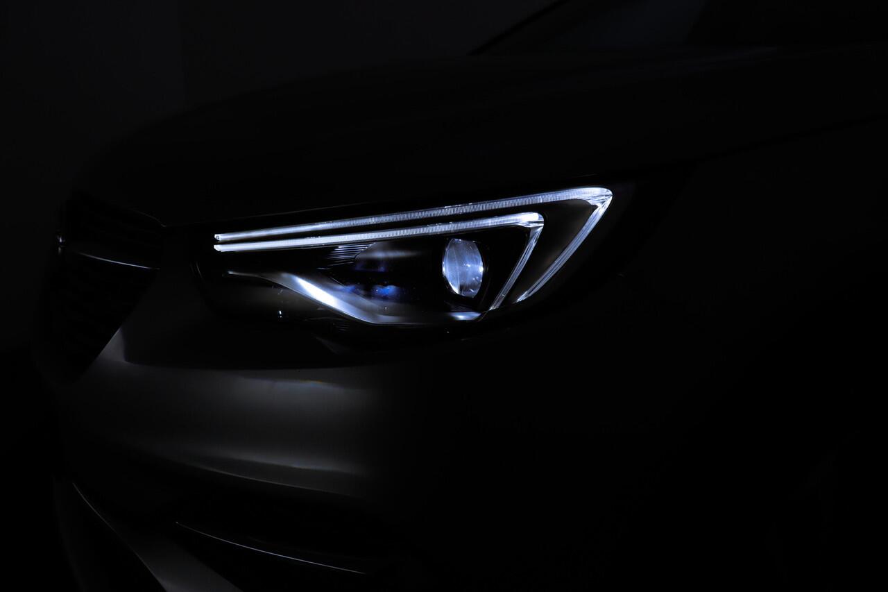 Opel Grandland X 1.6T 180Pk Aut.INNOVATION PANO | FULL LED | 360 CAM | CARPLAY | STUUR+STOELVERW | ACHTERBANK VW | BLINDSPOT | LMV 19''