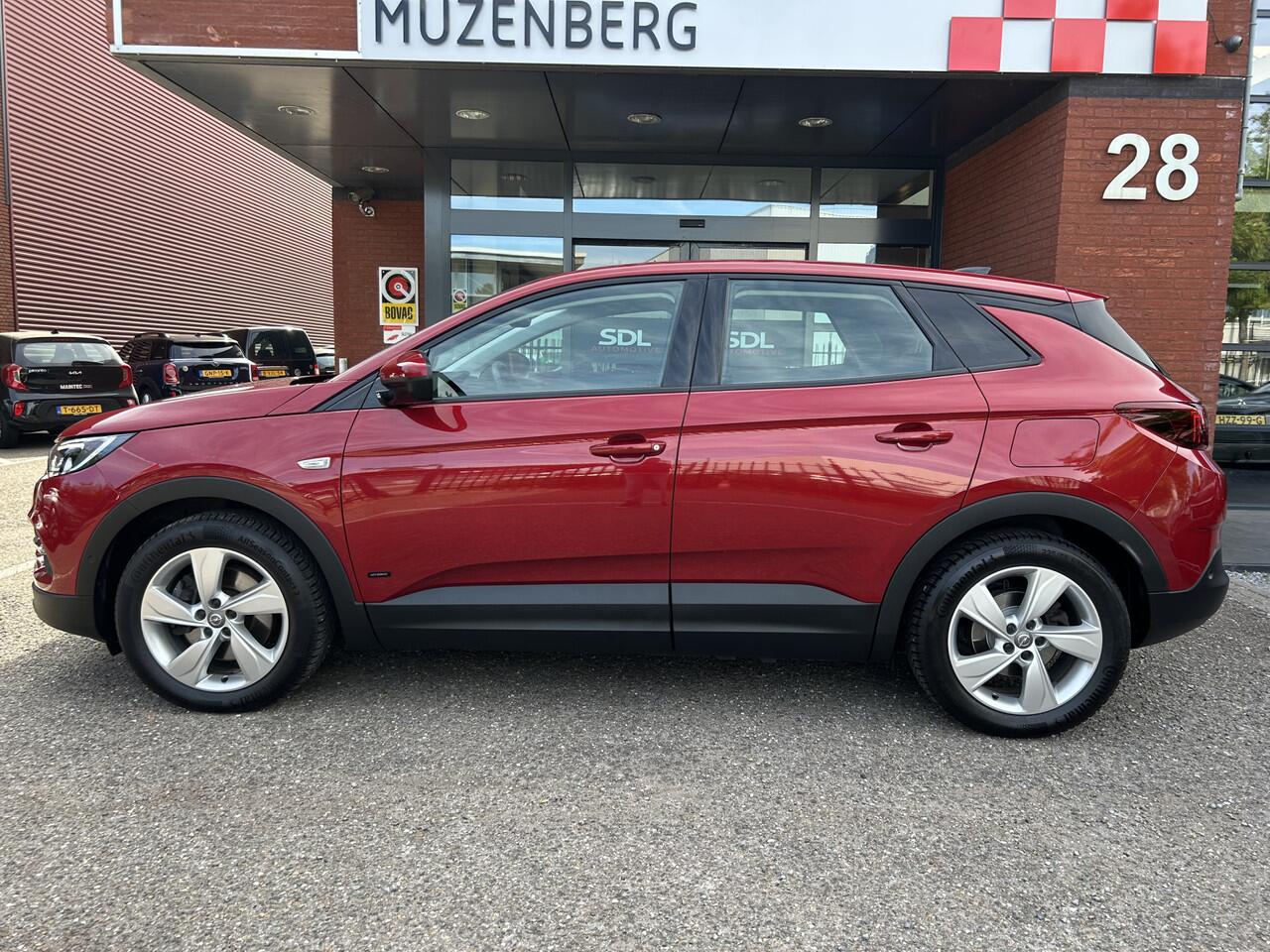 Opel Grandland X 1.6 Turbo Hybrid Business Edition PHEV // NAVI + CARPLAY // CAMERA // PDC V+A // CLIMA // STOEL + STUURWIELVERWARING