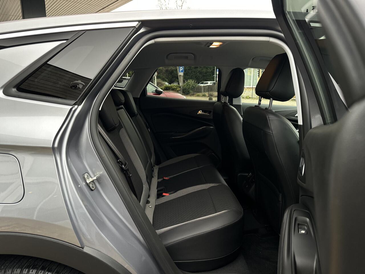 Opel Grandland X 1.6 Turbo Hybrid Business Elegance 225PK Automaat Navi/LED/AGR/Stoelverwarming