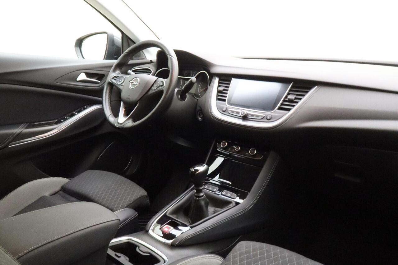 Opel Grandland X 1.2 Turbo Innovation 130 PK | Navigatie | Trekhaak | Climate control | Comfort stoelen | Extra getint glas | Stoel & Stuurverwarming | Camera