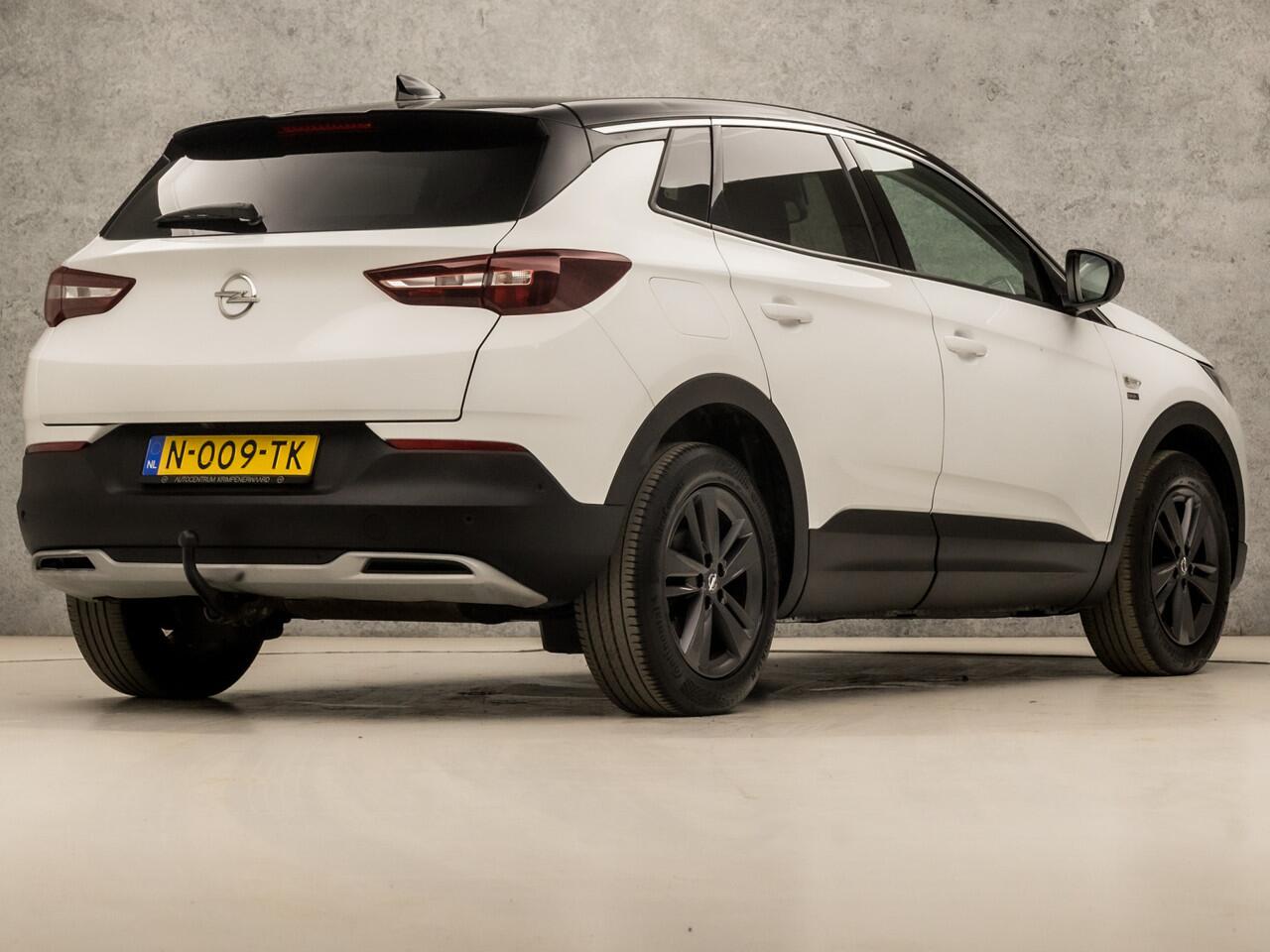 Opel Grandland X 1.2 Turbo Sport (APPLE CARPLAY, GROOT NAVI, CAMERA, CLIMATE, TREKHAAK, SPORTSTOELEN, LED KOPLAMPEN, CRUISE, NIEUWE APK, NIEUWSTAAT)