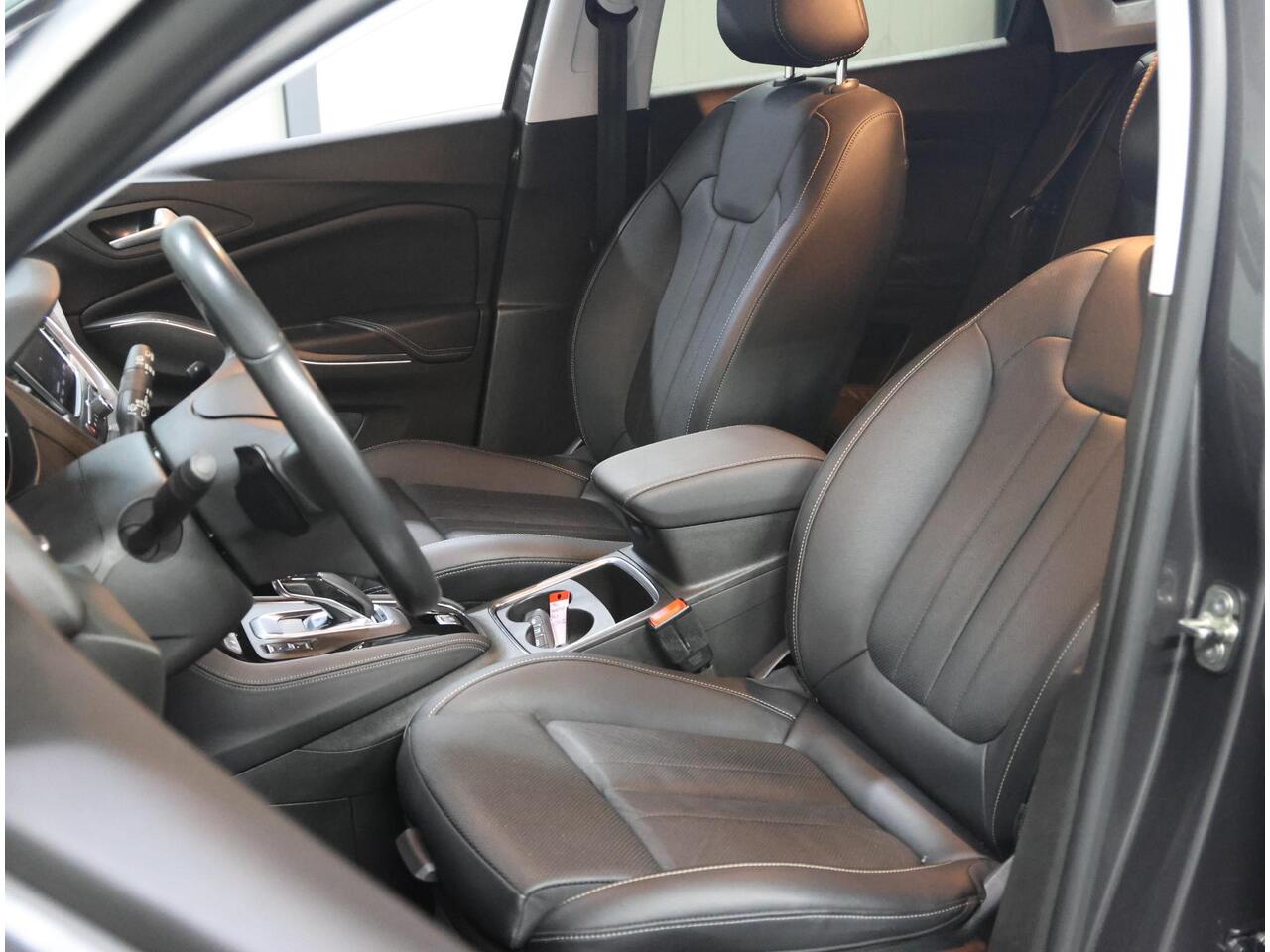 Opel Grandland X 300PK Hybrid4 Ultimate | AppleCarPlay/AndroidAuto | Navigatie | Adaptive Cruise Control | Keyless | LEER | Stoelkoeling/Stoel/Voorruitverwarming | FULL LED | 360'Camera | Trekhaak | Two-tone | Isofix | Privacy Glass |