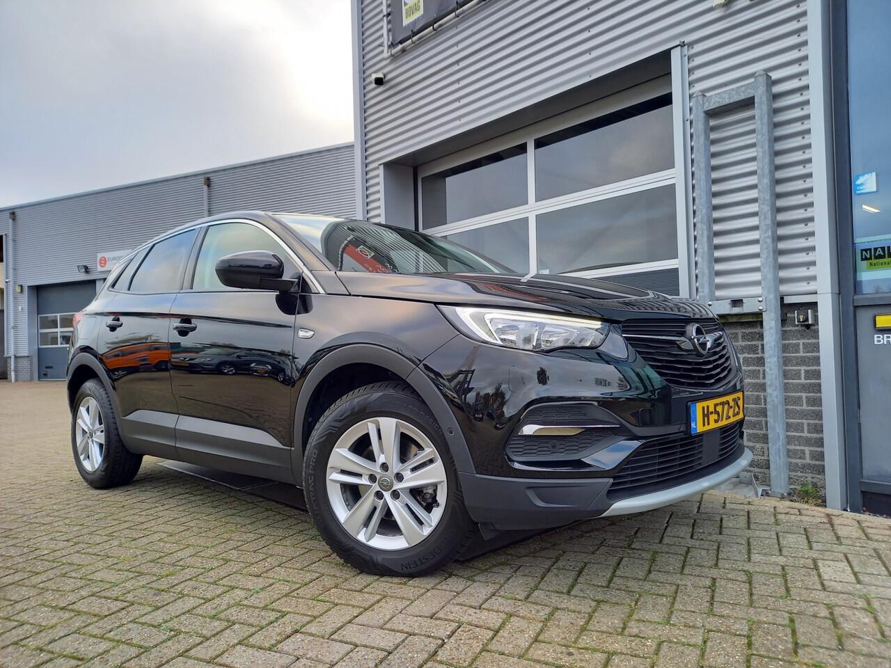 Opel Grandland X 1.2 Turbo Business Executive - CAMERA - TREKHAAK - PDC - CARPLAY / ANDROID - CLIMA - CRUISE - NL AUTO
