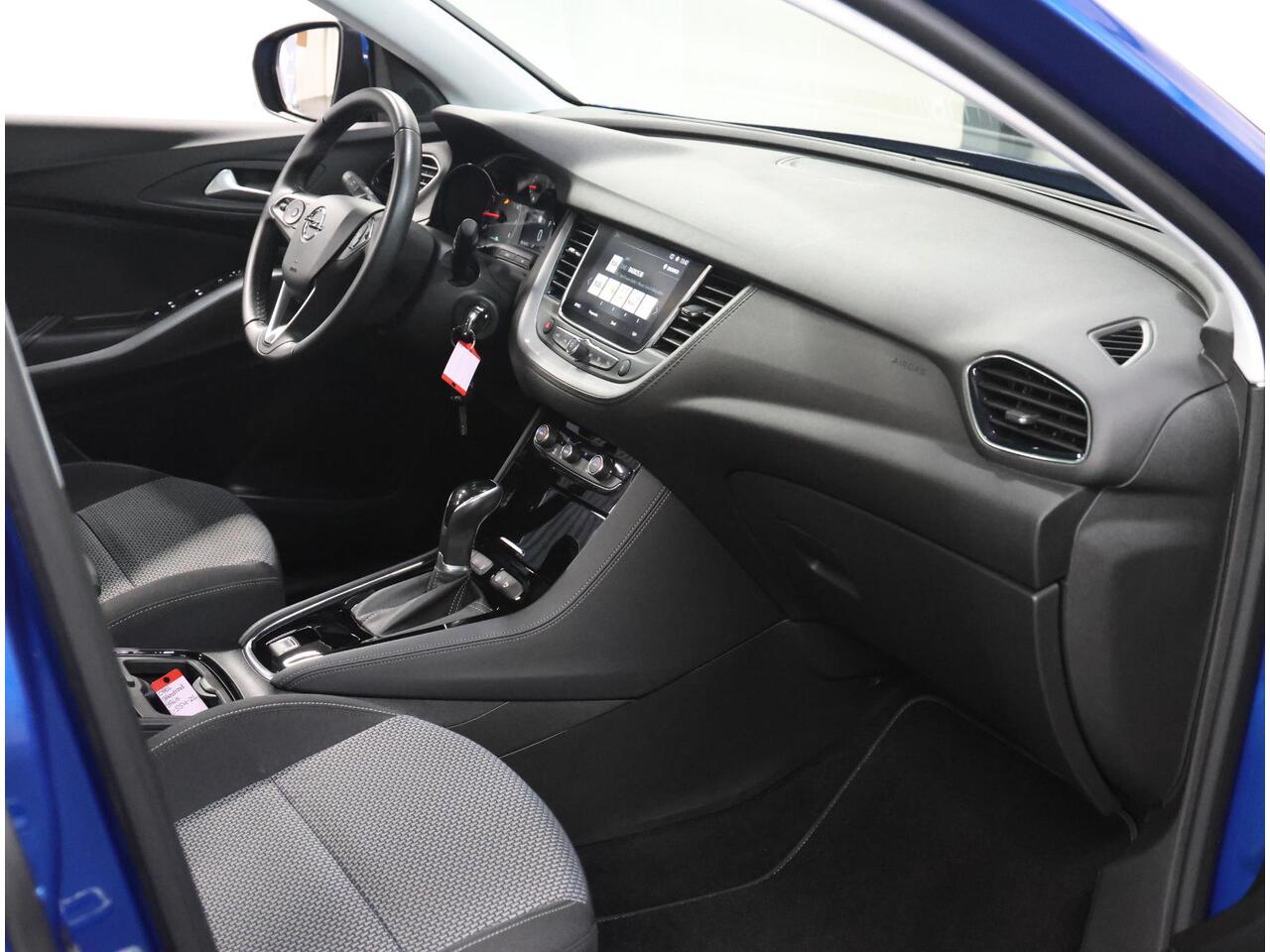 Opel Grandland X 130PK Edition | 1ste eigenaar | Glazen dak | Navigatie | Cruise Control | Climate Control | LED | Armsteun | Parkeersensoren | Isofix | Privacy Glass | AUTOMAAT |