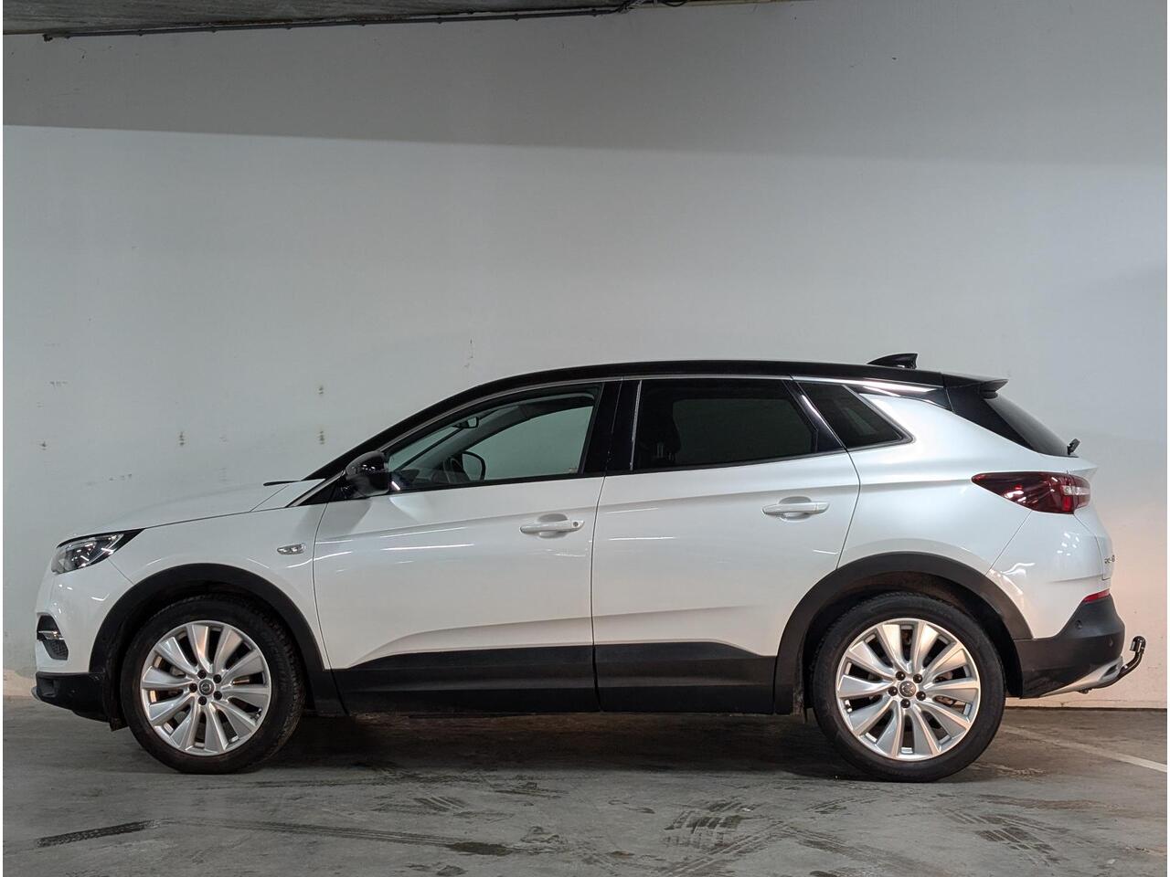 Opel Grandland X Ultimate 1.6 Turbo 180pk EAT8 | 1.600 KG TREKGEWICHT | AGR-STOELEN | TWO-TONE! | PANODAK | CAMERA | TREKHAAK | WINTERPACK | FULL LED | ISOFIX |