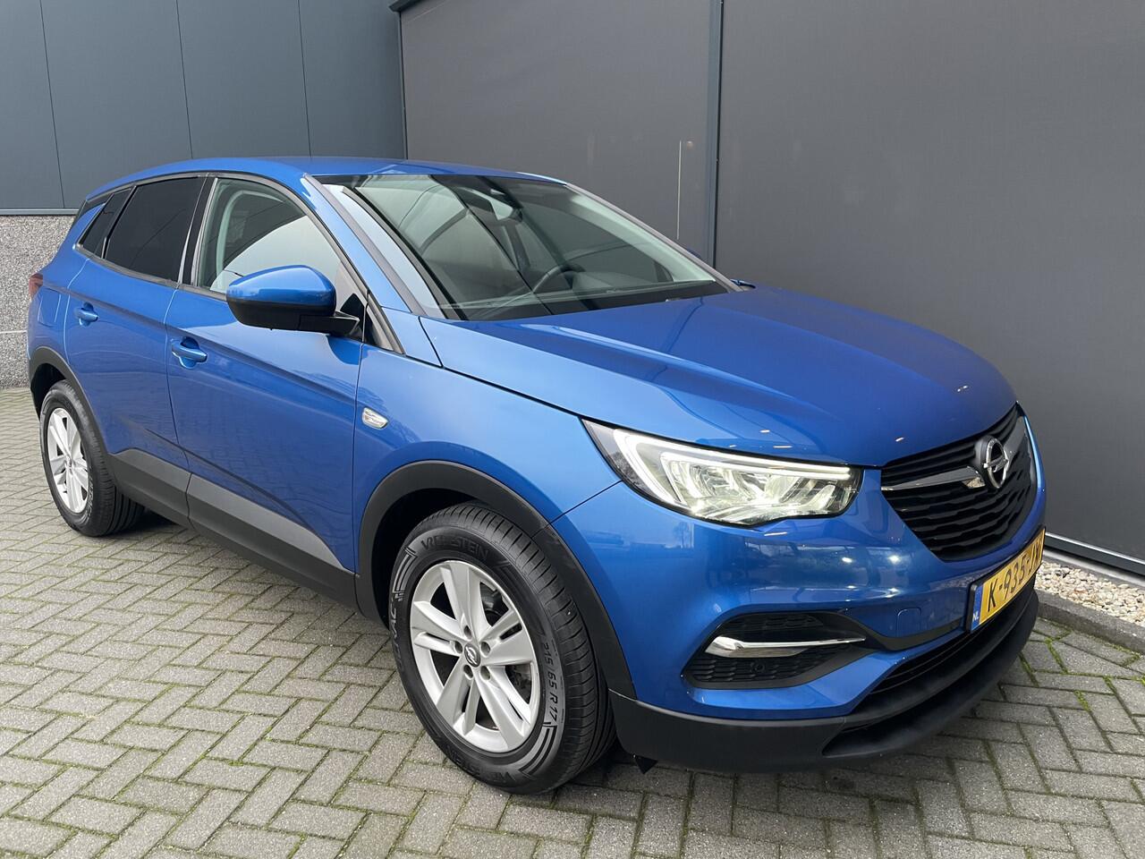Opel Grandland X 1.2 Turbo Business Edition Achteruitrijcamera - Cruise control - Airco - Apple carplay - Alarm klasse 1 - Bluetooth - Parkeersensoren voor en achter - navigatiesysteem - Radio - Start/stop systeem - Stuur multifunctio