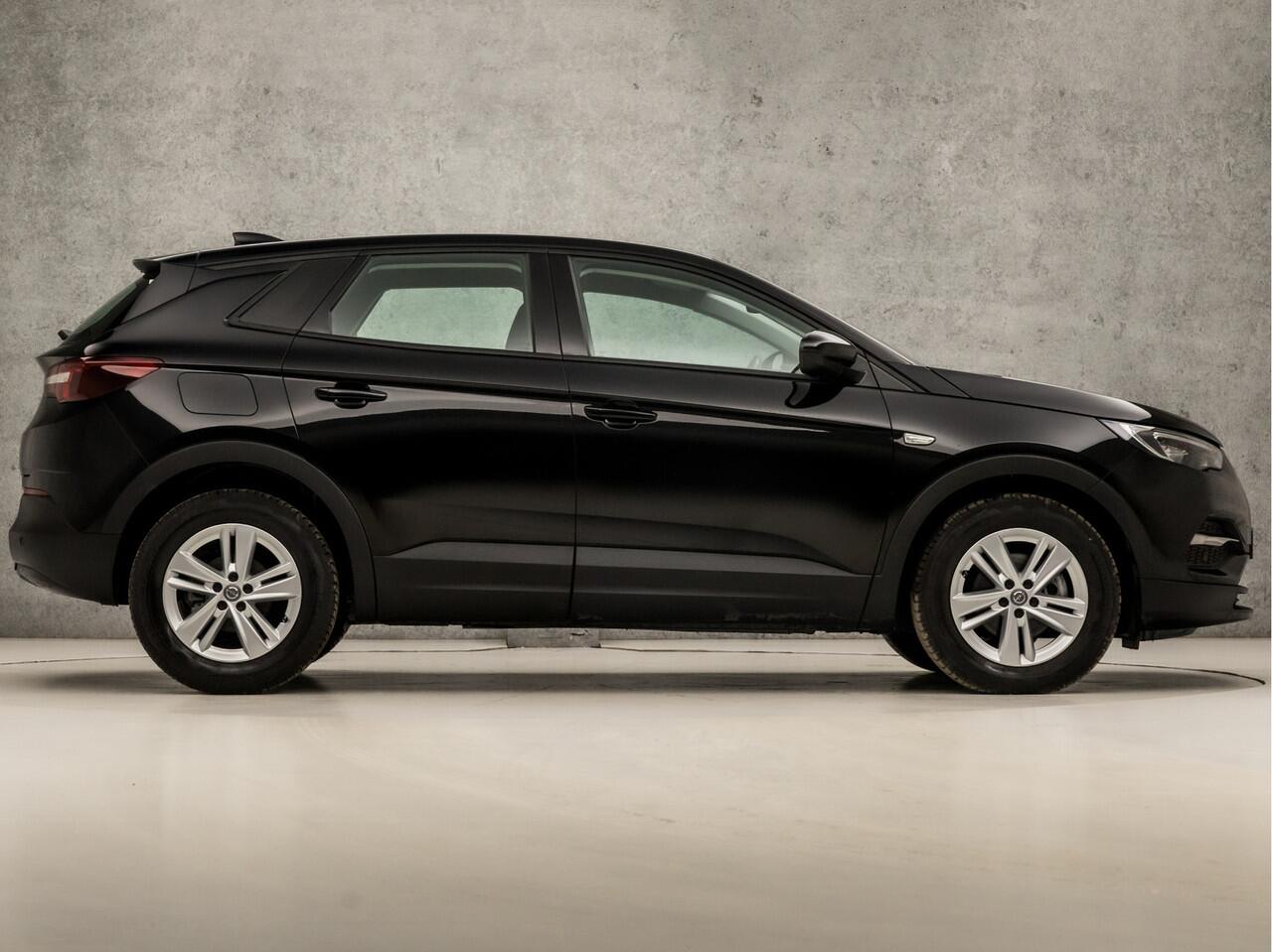 Opel Grandland X 1.2 Turbo Sport Automaat (APPLE CARPLAY, GROOT NAVI, PARKEERSENSOREN, SPORTSTOELEN, CRUISE, LM VELGEN, LED KOPLAMPEN, NIEUWSTAAT)