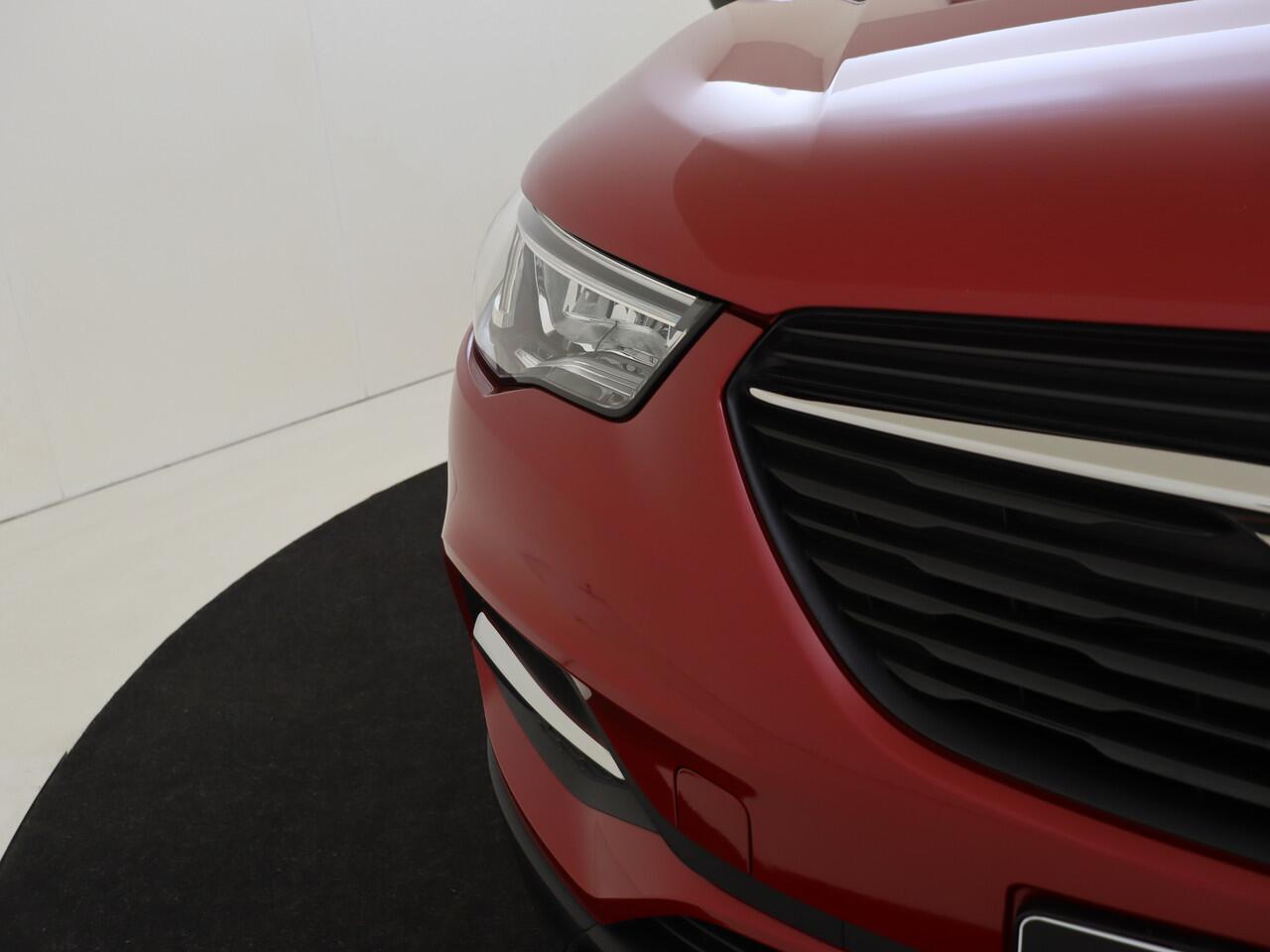 Opel Grandland X 1.6 Turbo Hybrid Business Edition | Stoelverwarming | Navigatie | Camera | Carplay | 225pk |