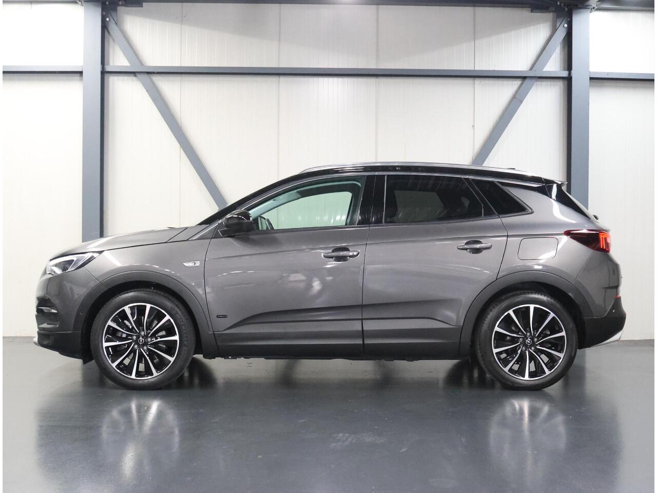 Opel Grandland X 300PK Hybrid4 Ultimate | AppleCarPlay/AndroidAuto | Navigatie | Adaptive Cruise Control | Keyless | LEER | Stoelkoeling/Stoel/Voorruitverwarming | FULL LED | 360'Camera | Trekhaak | Two-tone | Isofix | Privacy Glass |
