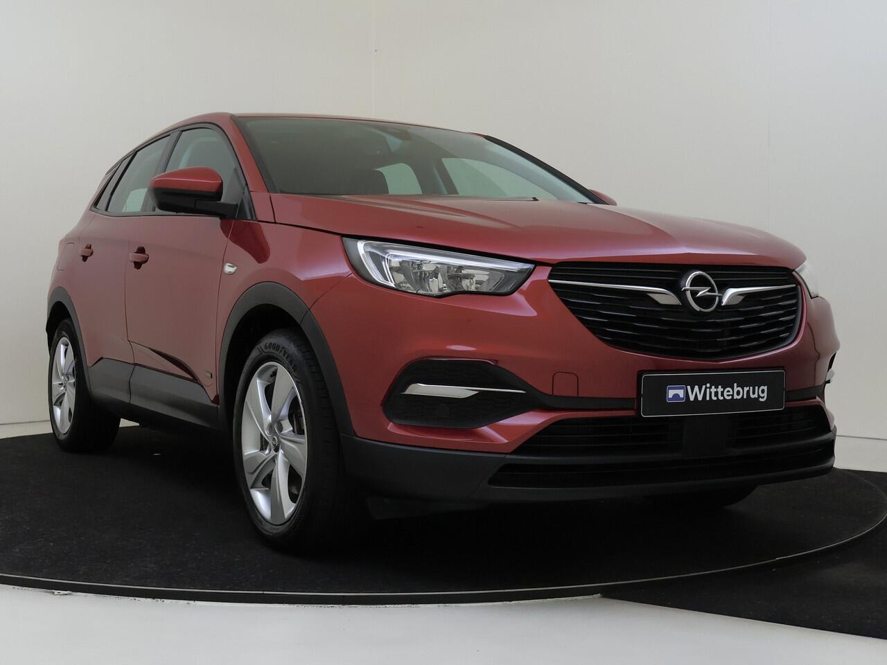 Opel Grandland X 1.6 Turbo Hybrid Business Edition | Stoelverwarming | Navigatie | Camera | Carplay | 225pk |