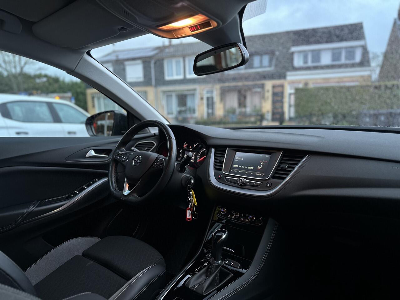 Opel Grandland X 1.2 Turbo Business Edition Trekhaak/Winterpaket/All season.