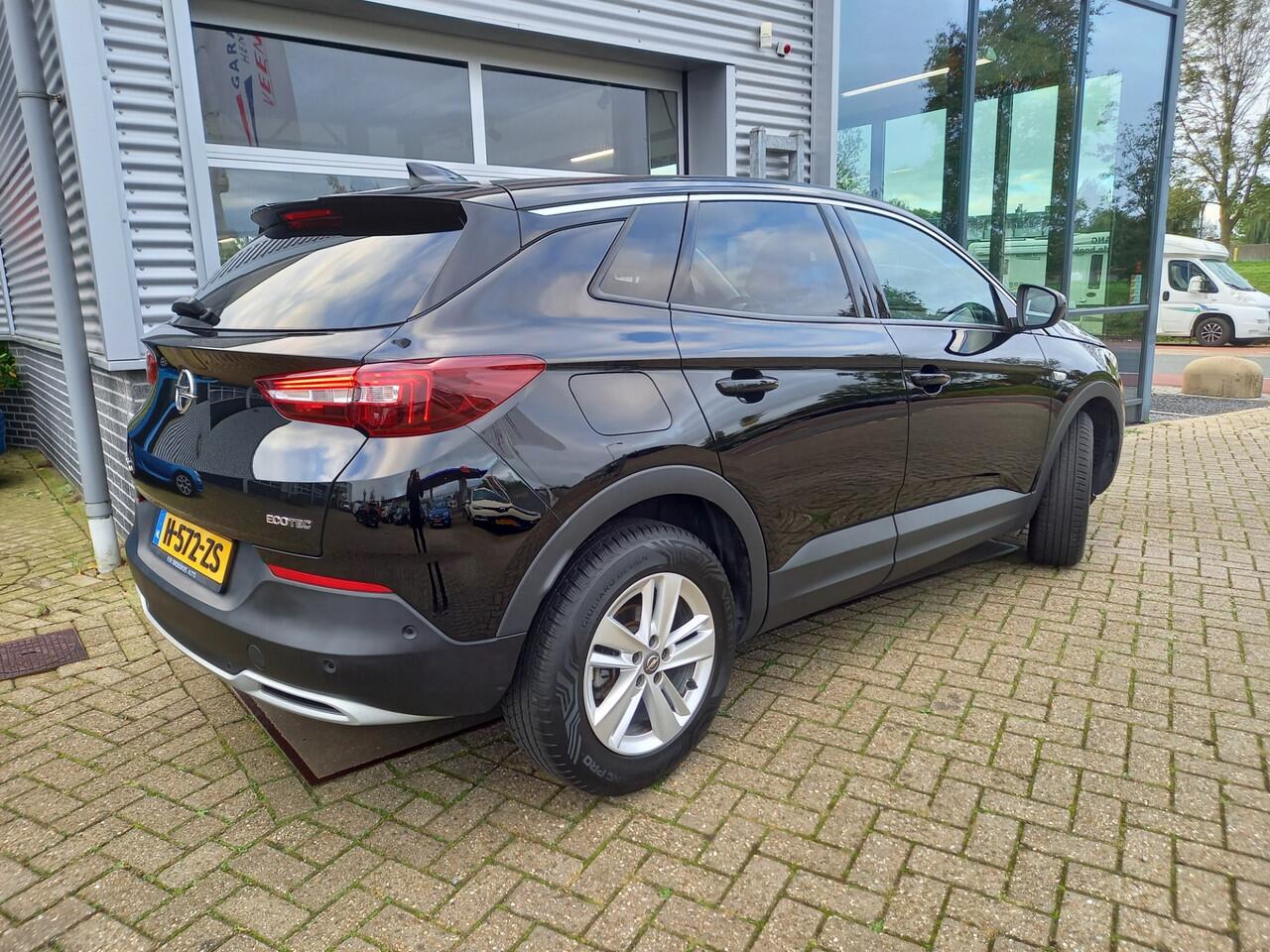 Opel Grandland X 1.2 Turbo Business Executive - CAMERA - TREKHAAK - PDC - CARPLAY / ANDROID - CLIMA - CRUISE - NL AUTO