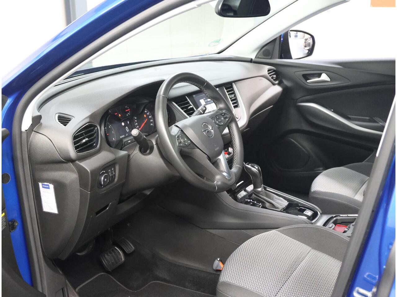 Opel Grandland X 130PK Turbo Edition | AppleCarPlay/AndroidAuto | Panoramadak | Navigatie | Cruise Control | Climate Control | LED | Armsteun | Parkeersensoren | Isofix | Privacy Glass |