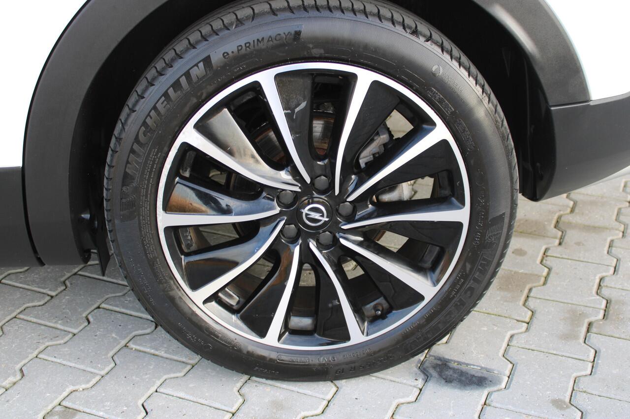 Opel Grandland X 1.6 Turbo Hybrid Ultimate | Incl. 12 maanden garantie | Cruise control | Climate control | Stoelverkoeling/verwarming | Apple carplay | Navigatie | DAB radio | Voor + achter camera | 100% dealer onderhouden |