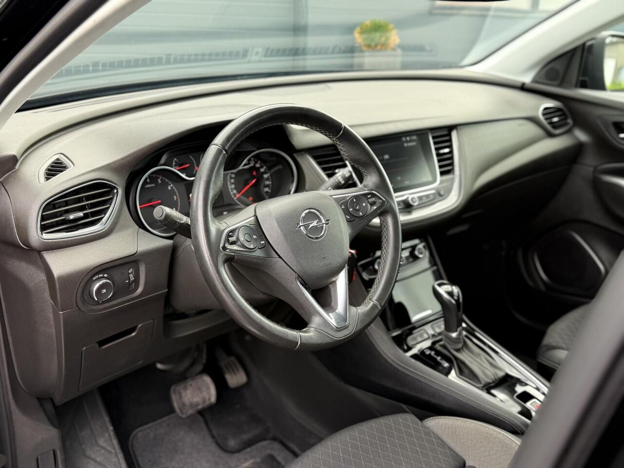 Opel Grandland X 1.2 Turbo Innovation 2e Eigenaar,Trekhaak,Halfleder,131pk,Navi,Clima,Cruise,Camera,Apple Carplay,PDC V+A,Dodehoek Detectie,Nieuwe APK bij Aflevering
