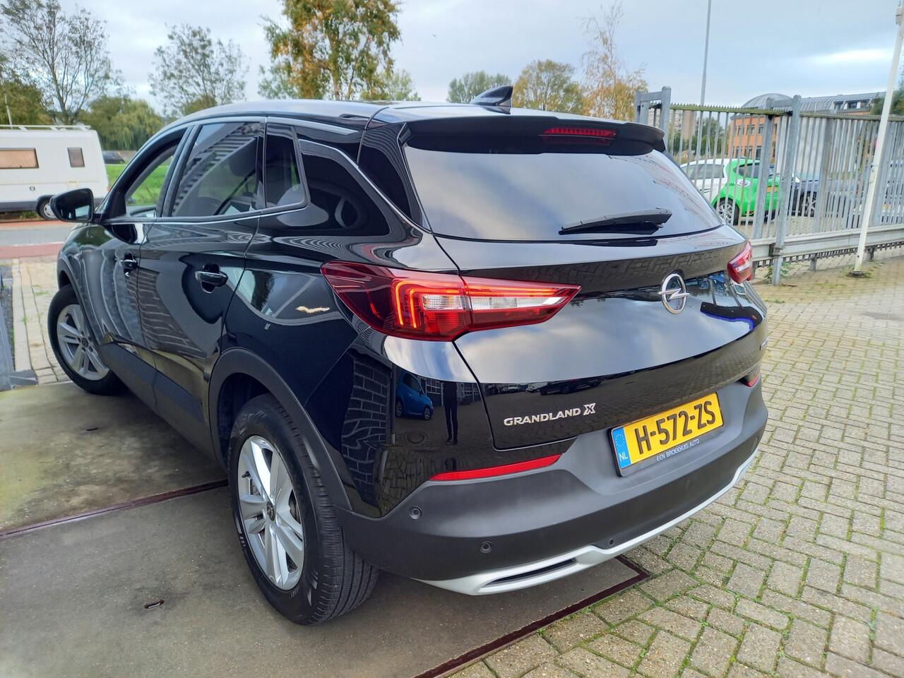 Opel Grandland X 1.2 Turbo Business Executive - CAMERA - TREKHAAK - PDC - CARPLAY / ANDROID - CLIMA - CRUISE - NL AUTO
