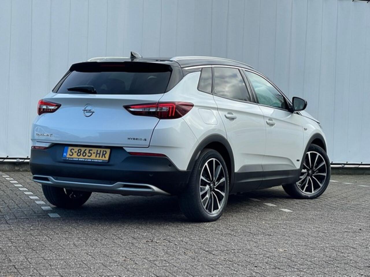 Opel Grandland X 1.6 Turbo 300PK Hybrid4 Ultimate met Navi/Camera, Winterpakket, 19inch, AGR
