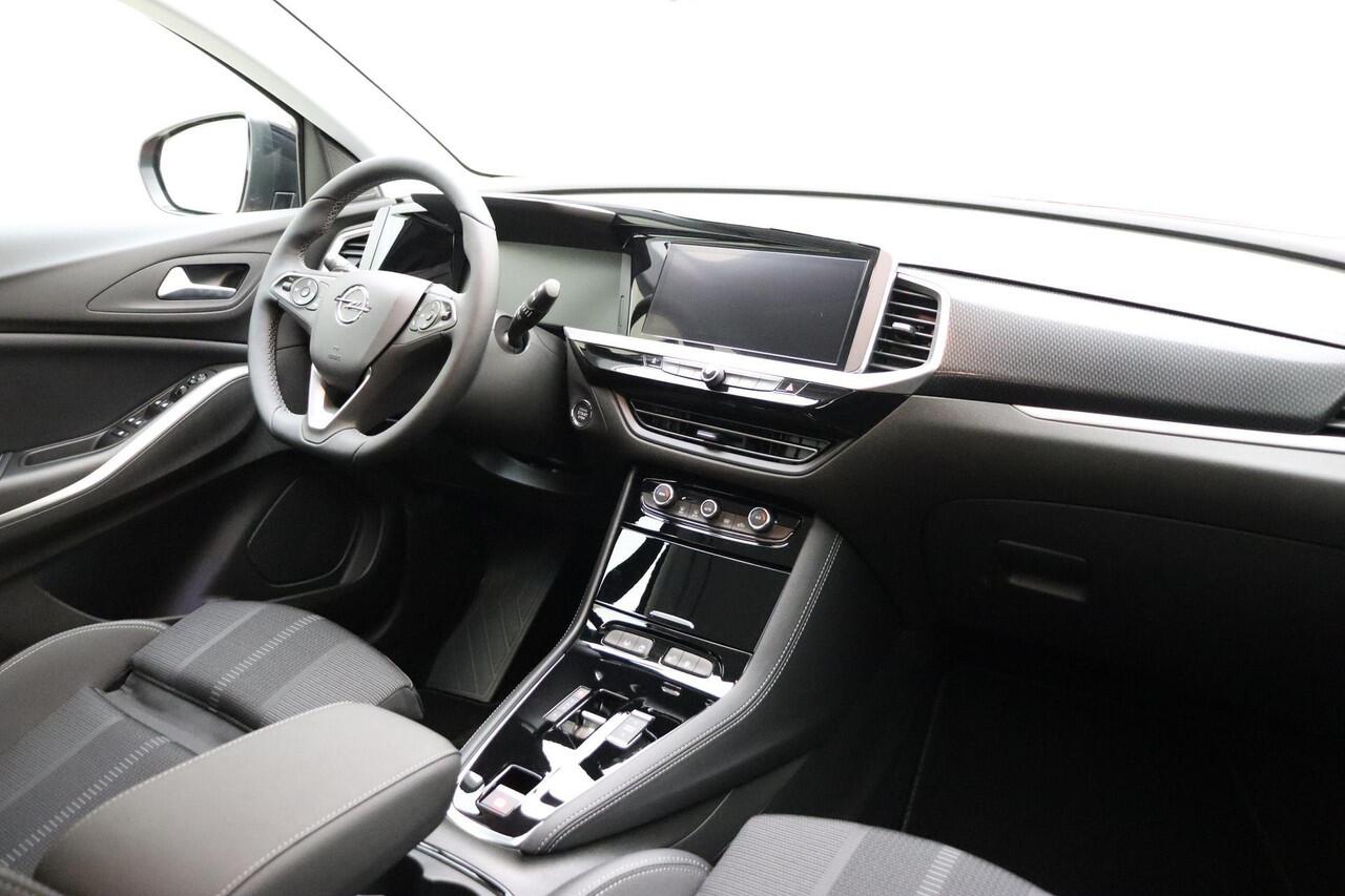 Opel Grandland 1.6 Turbo Plug-In Hybrid GS Demo | Navigatie | Afneembare trekhaak | 360 Graden Camera | Climate control | 19" Lichtmetalen velgen | Keyless