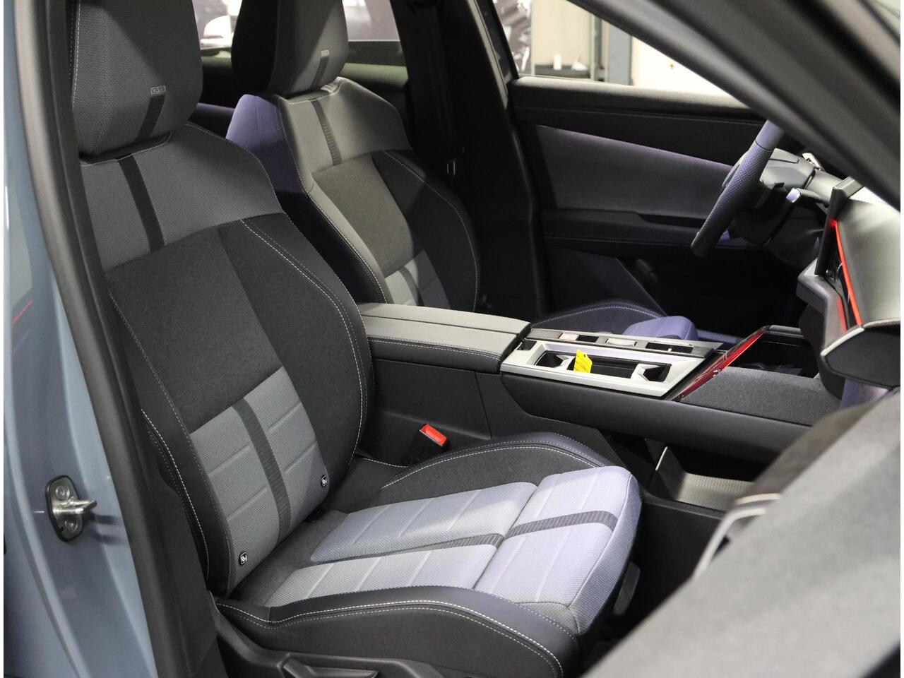 Opel Grandland Electric Business Edition 73 kWh | Incl. ¤1.897,08 Korting! | 17% bijtelling | AUTOMAAT | Warmtepomp | 360° Camera | Stoel, stuur & voorruit verwarmd | Apple Carplay/Android Auto | Elektr. achterklep | ARG-stoelen | Matrix LED | Navigatie |