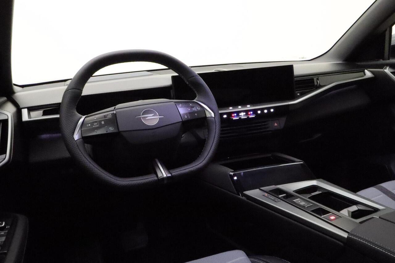 Opel Grandland 1.6 Turbo Plug-in-Hybrid GS | 7.4 KW boardlader | Rondomzicht camera | LED matrix | 20'' lichtmetalen velgen | Panoramadak | AGR stoel | Elektrische achterklep