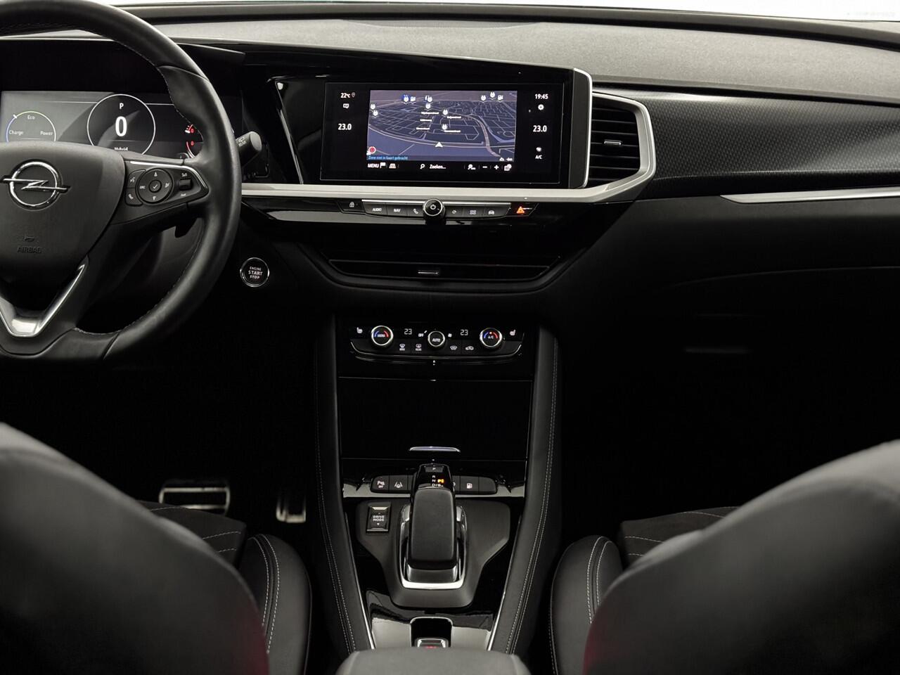 Opel Grandland 1.6 Turbo Plug-In Ultimate Half leder, 360 Camera, Navi, Keyless start, Winterpakket, Elektrische achterklep, Virtual desk