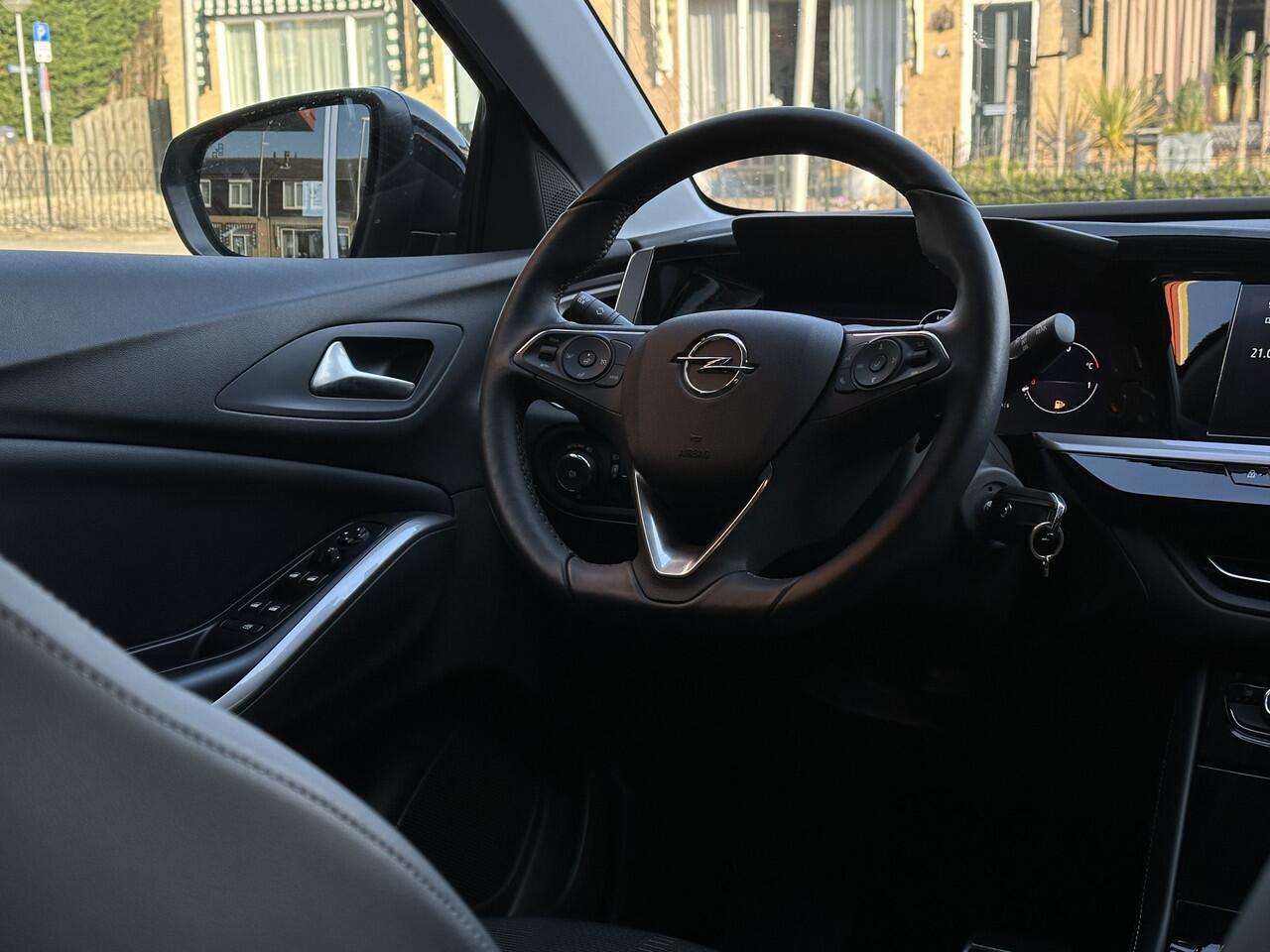 Opel Grandland 1.2 Turbo Elegance Automaat Camera/Stoel en stuurverwarming/Zelf inparkeren.