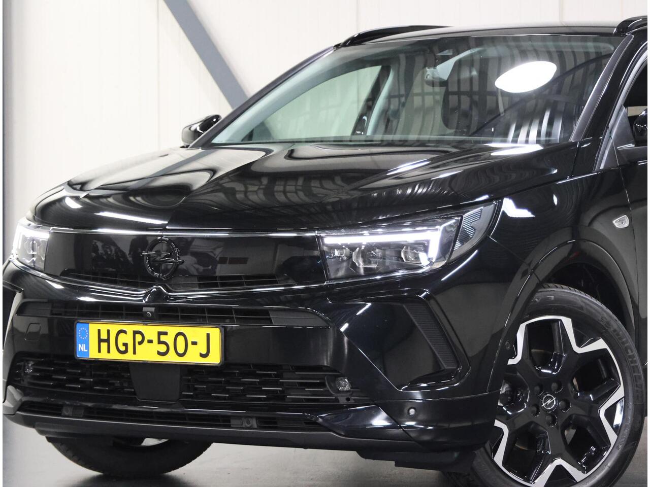 Opel Grandland 1.2 130PK Turbo GS | 1ste eigenaar | AppleCarPlay/AndroidAuto | Alcantara/LEER | Climate Control | Cruise Control | Navigatie | 360'Camera | AGR-stoelen | Keyless Entry/Start | LED Koplampen | Privacy Glass | Electrische achterklep | Isofix | Armsteun |