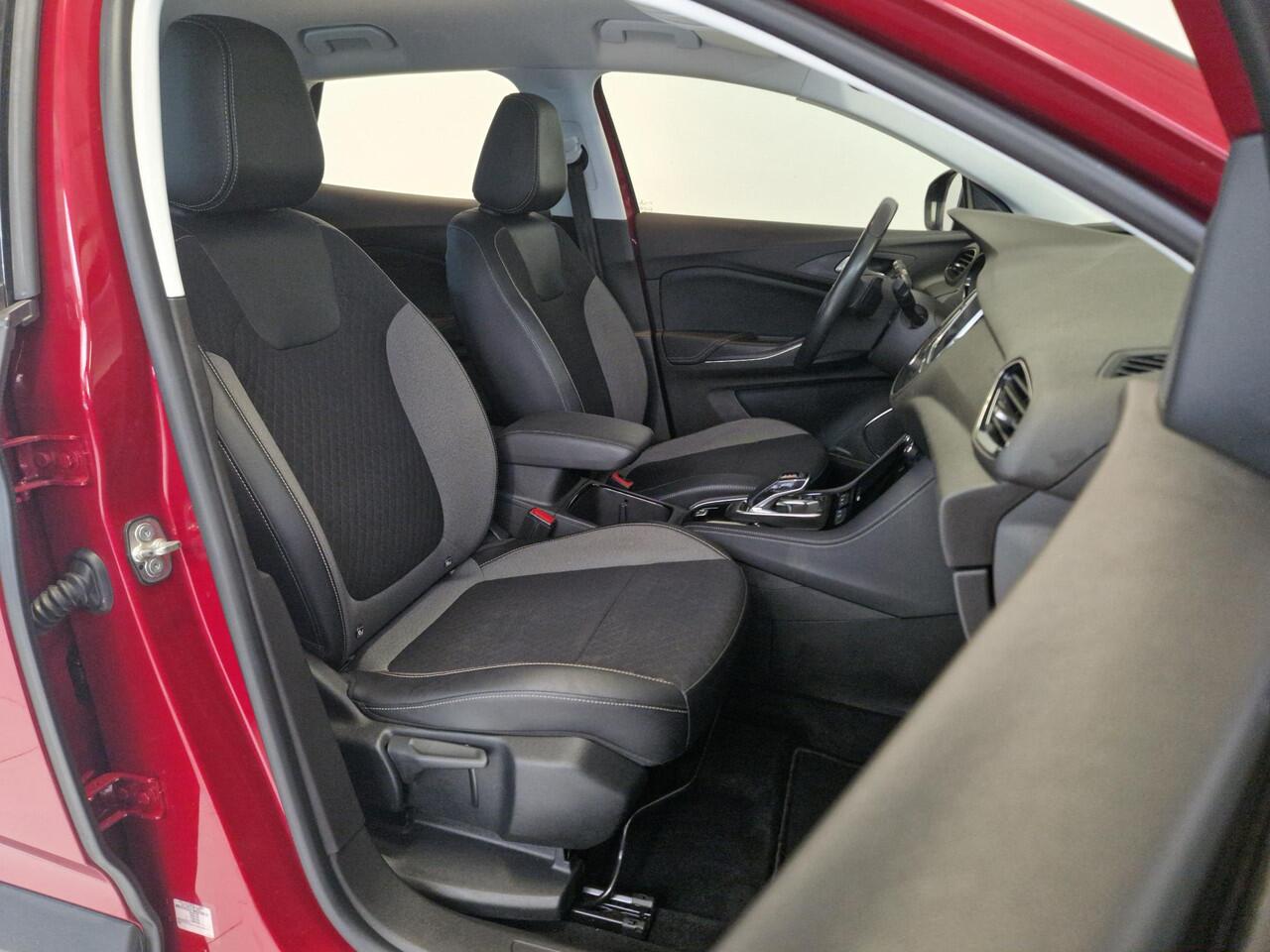 Opel Grandland 1.6 Turbo Plug-In Hybrid Business Elegance SOH 90,5% | Navigatie | Parkeersensoren voor en achter | Apple Carplay/Android Auto