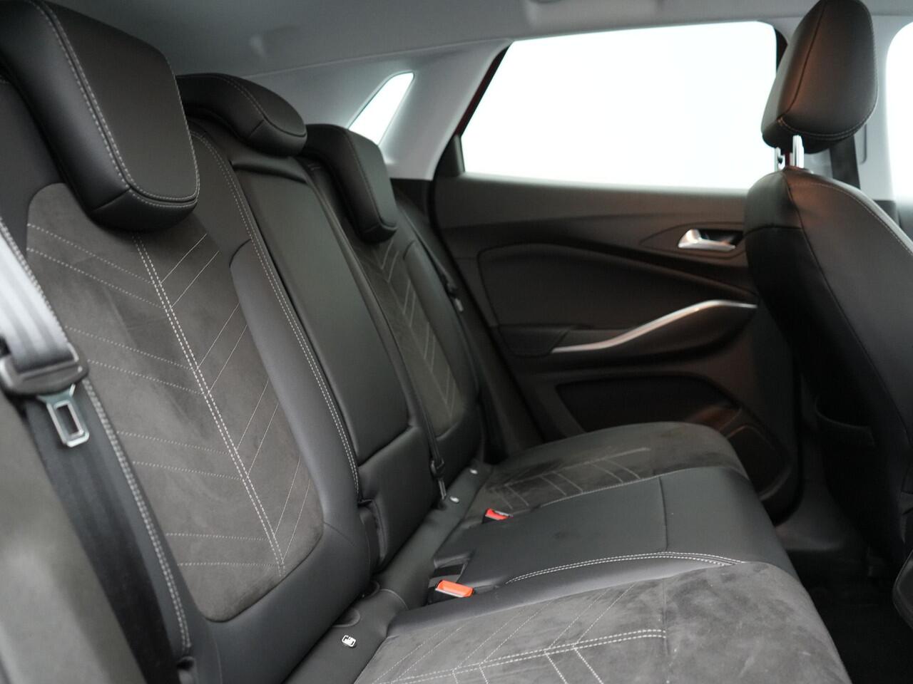 Opel Grandland 1.6 Turbo GS Line NIEUW MODEL Plug In Hybrid 225pk Dealer O.H PHEV | Adaptive Cruise | 360 Camera | Matrix LED | Black Optic | Alcantara Sporstoelen Verwarmd | Apple Carplay | Sfeerverlichting | Navigatie | Virtual | DAB | 18"L.M |