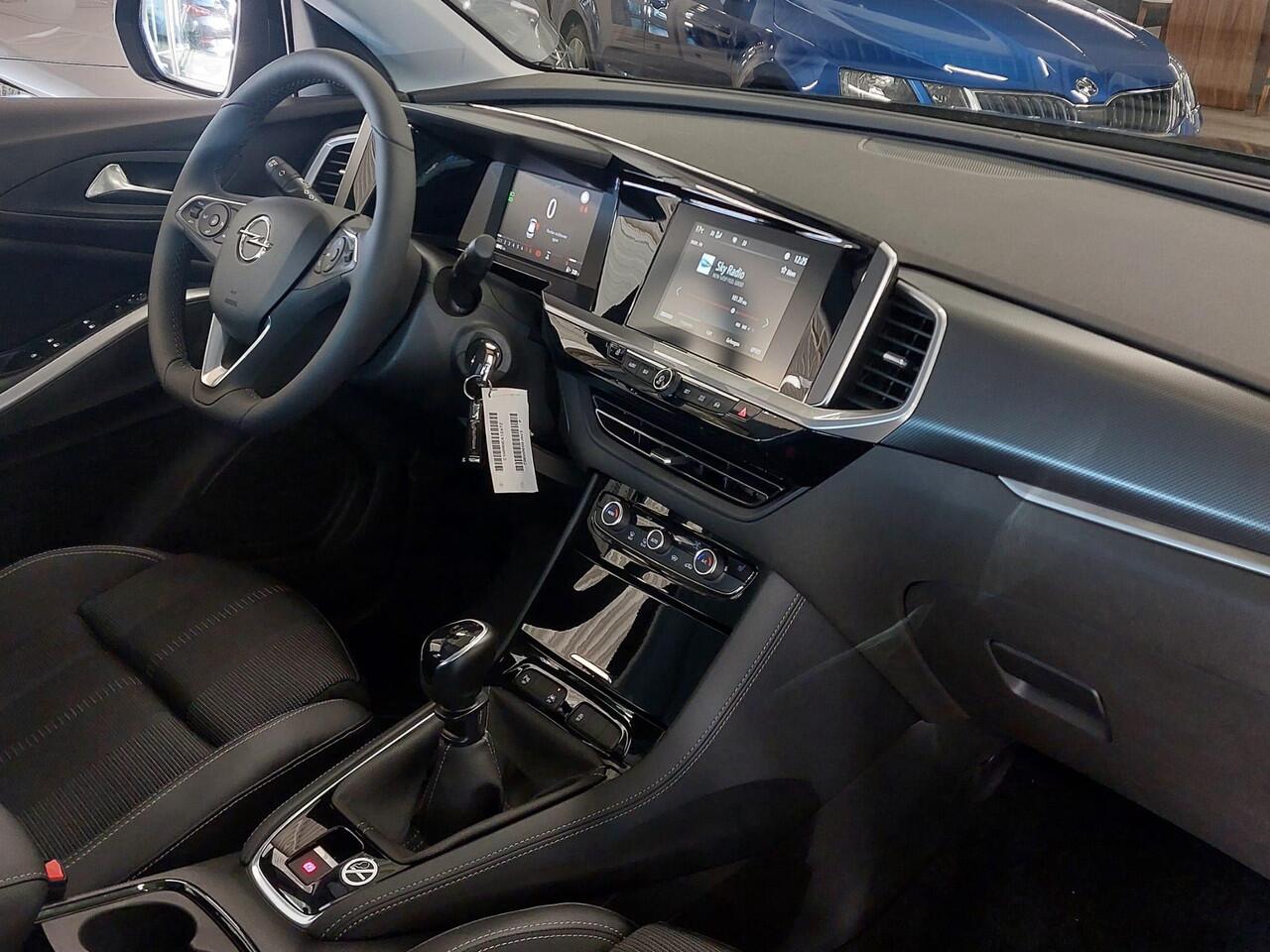 Opel Grandland 1.2 Turbo 130PK Elegance 10.000KM!!! BTW Auto | Climate Control | AGR-Sportstoelen | Stuurverwarming + Stoelverwarming+ voorruitverwarming | Navigatie By App| Apple Car play/Android Auto | |Cruise | 17"LM-Velgen | PDC | LED Verlichting | Digitaal Dashboa