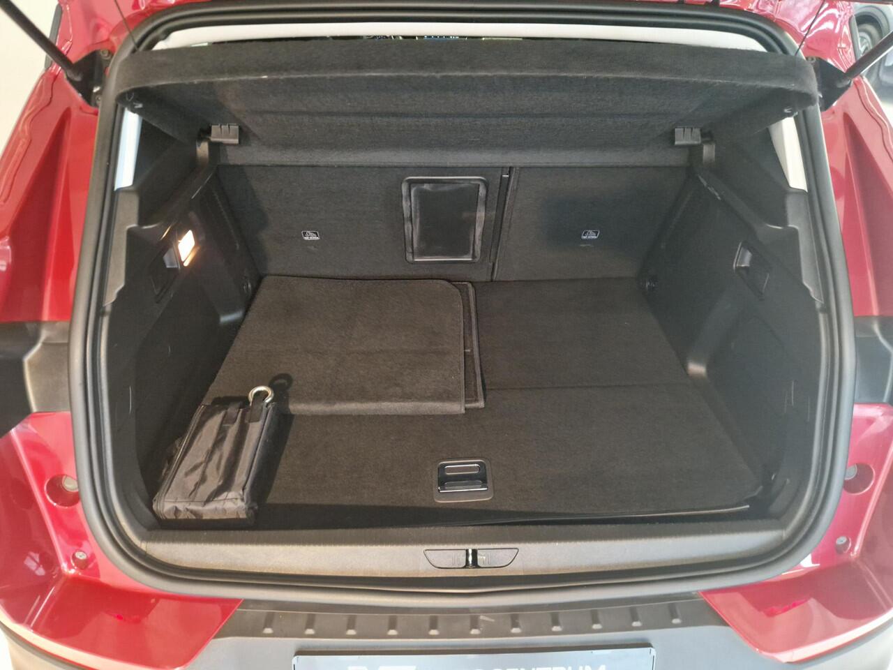 Opel Grandland 1.6 Turbo Plug-In Hybrid Business Elegance SOH 90,5% | Navigatie | Parkeersensoren voor en achter | Apple Carplay/Android Auto