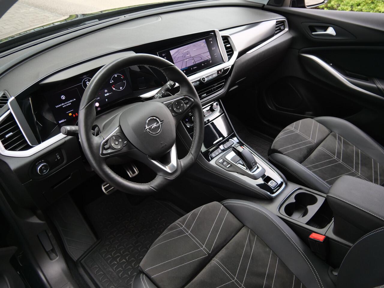 Opel Grandland 1.2 Turbo 130pk Ultimate AUTOMAAT 19 inch / Apple Carplay / LED-koplampen / Comfortstoelen