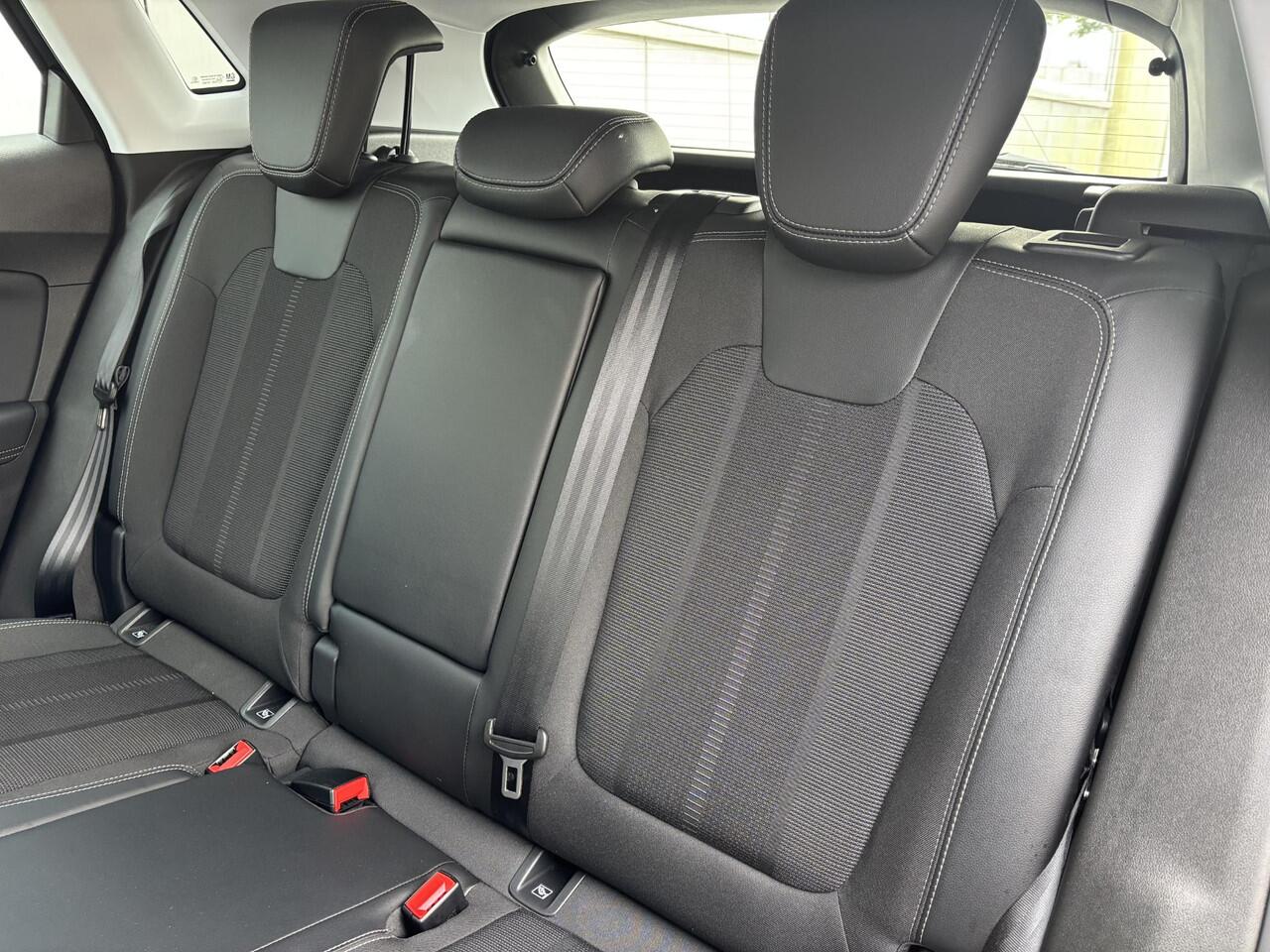Opel Grandland Elegance 1.2 Turbo 130pk | ALL SEASON BANDEN | AGR-STOELEN | STOEL- EN STUURVERW. | APPLE CARPLAY / ANDROID AUTO | ISOFIX | DAB+ |